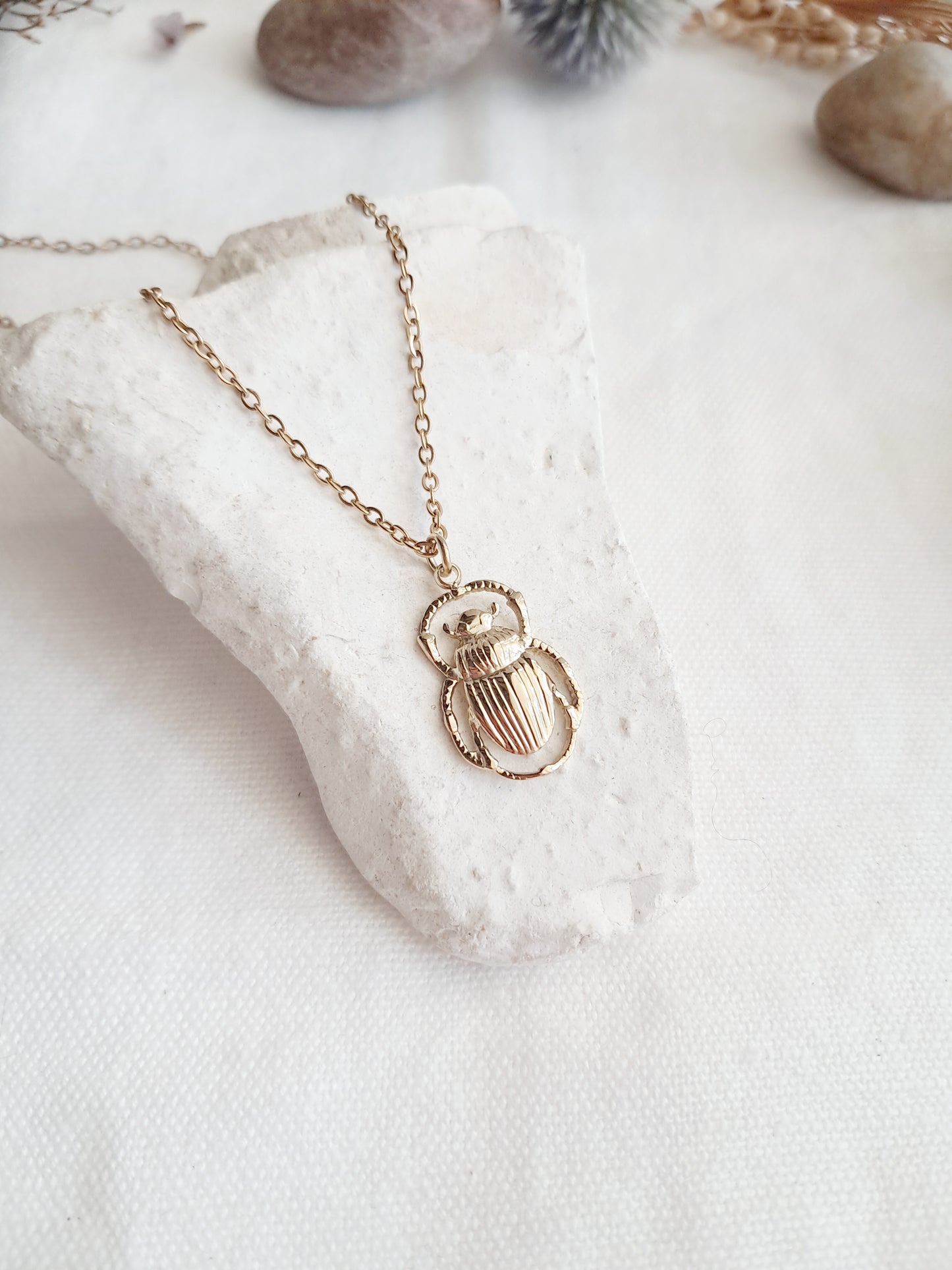 Collier pendentif scarabée style naturaliste