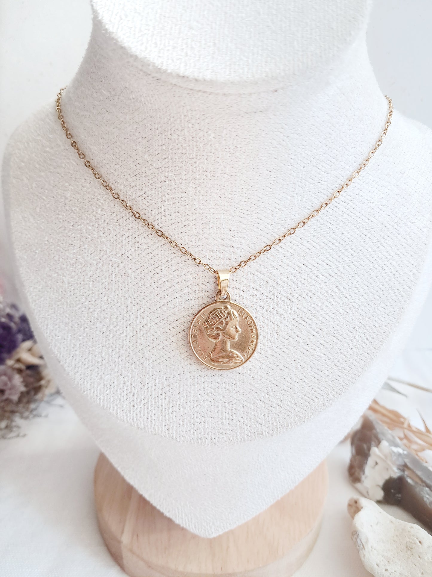 Collier pendentif pièce de monnaie reine Elisabeth