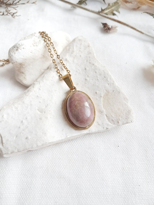 Collier en rhodonite et acier inoxydable doré