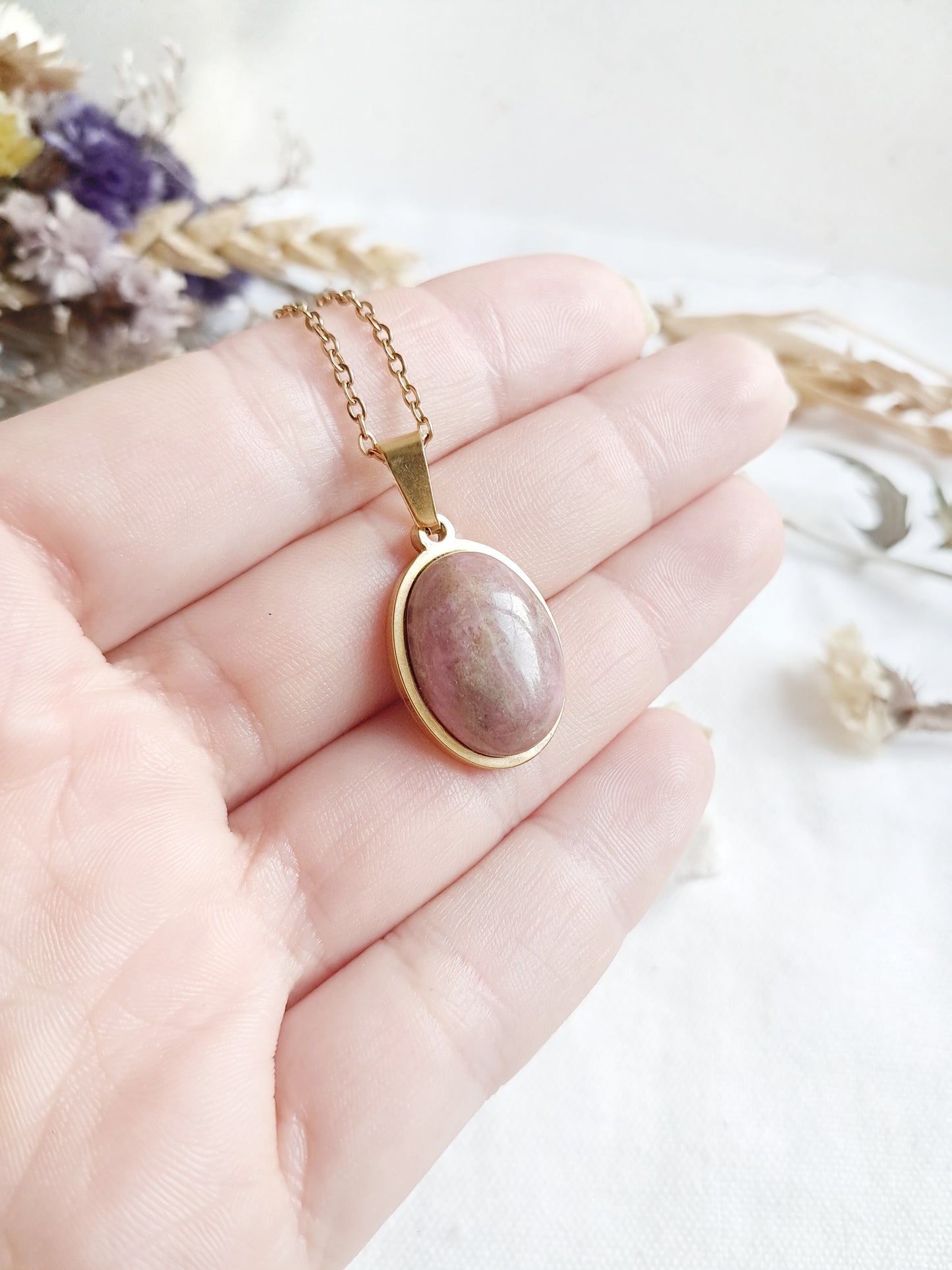 Collier en rhodonite et acier inoxydable doré