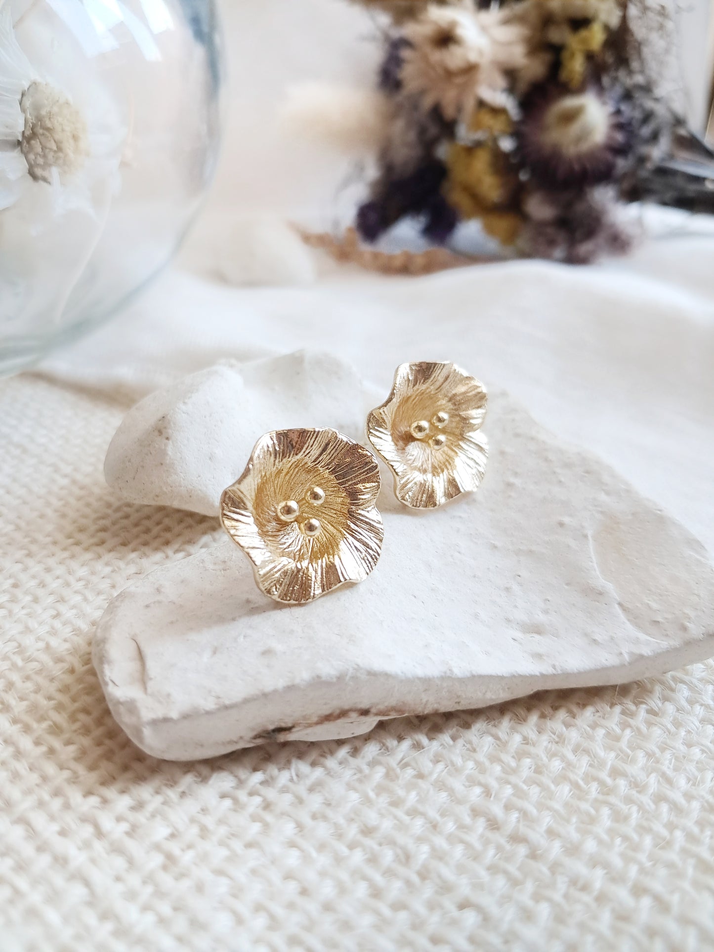 Clous d'oreilles fleurs en laiton or 18k