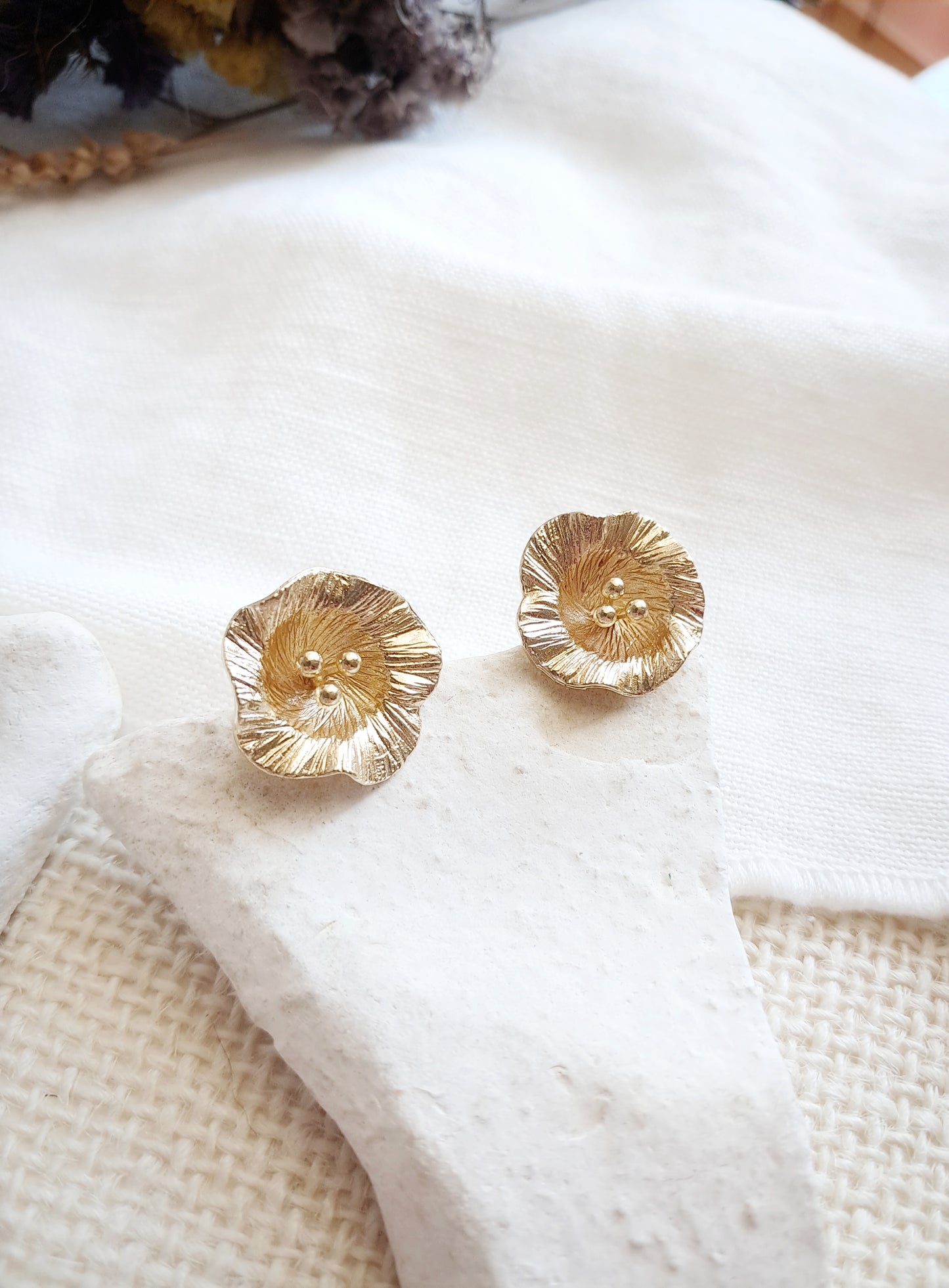 Clous d'oreilles fleurs en laiton or 18k