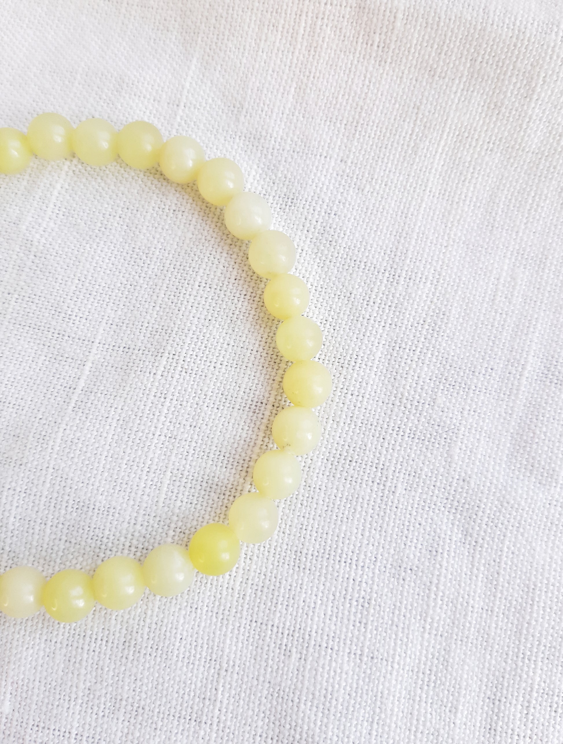 perles en jade jaune