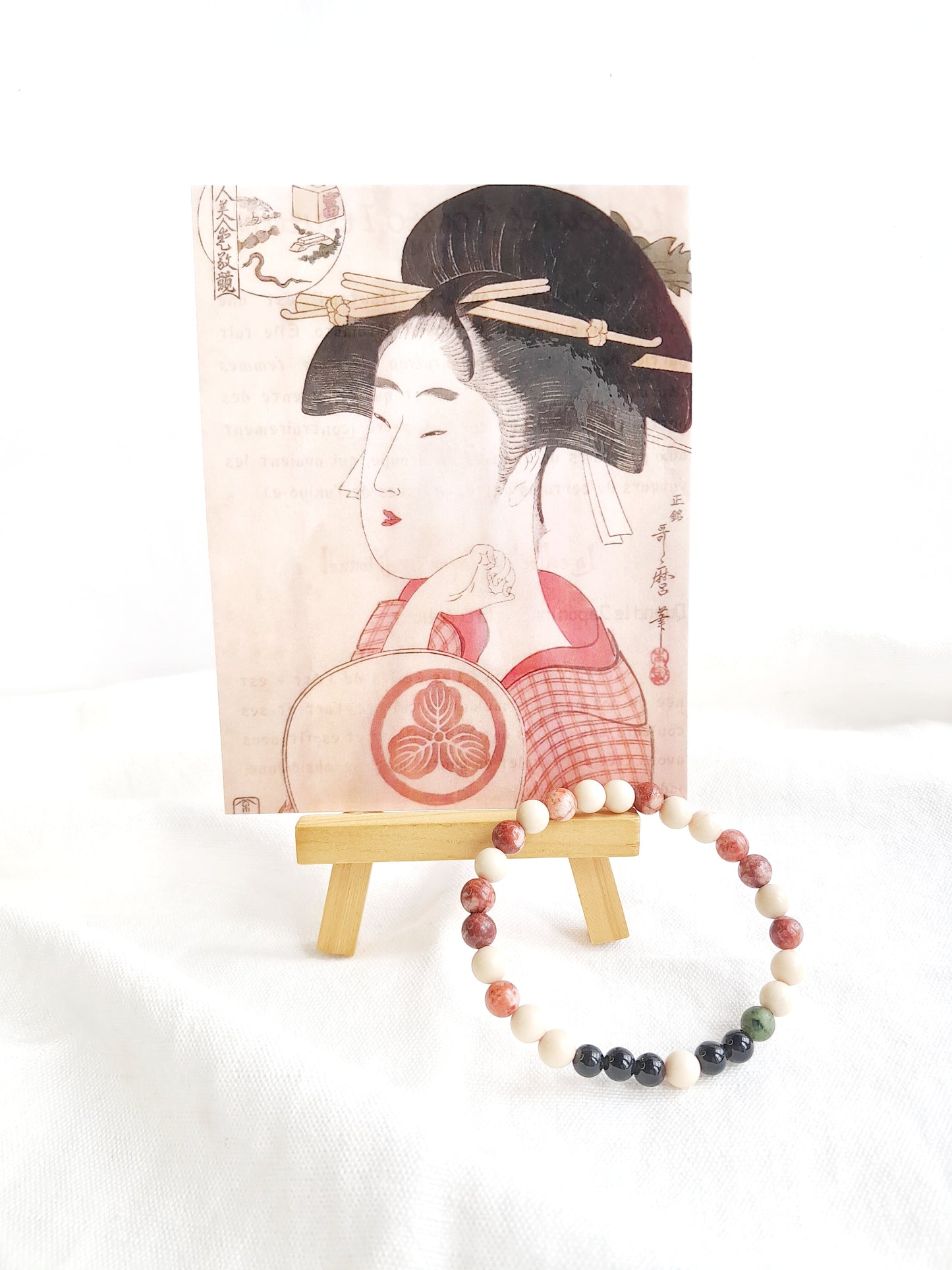 Bracelet de l'estampe "La beauté Tomimoto Itsutomi"