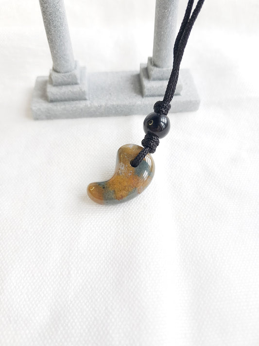 Collier en cordon Magatama en agate indienne