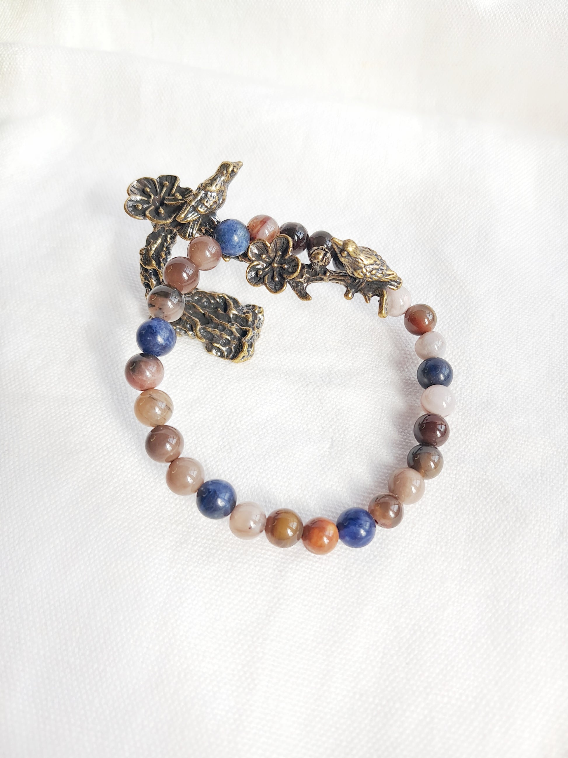 Bracelet en sodalite et bois fossile