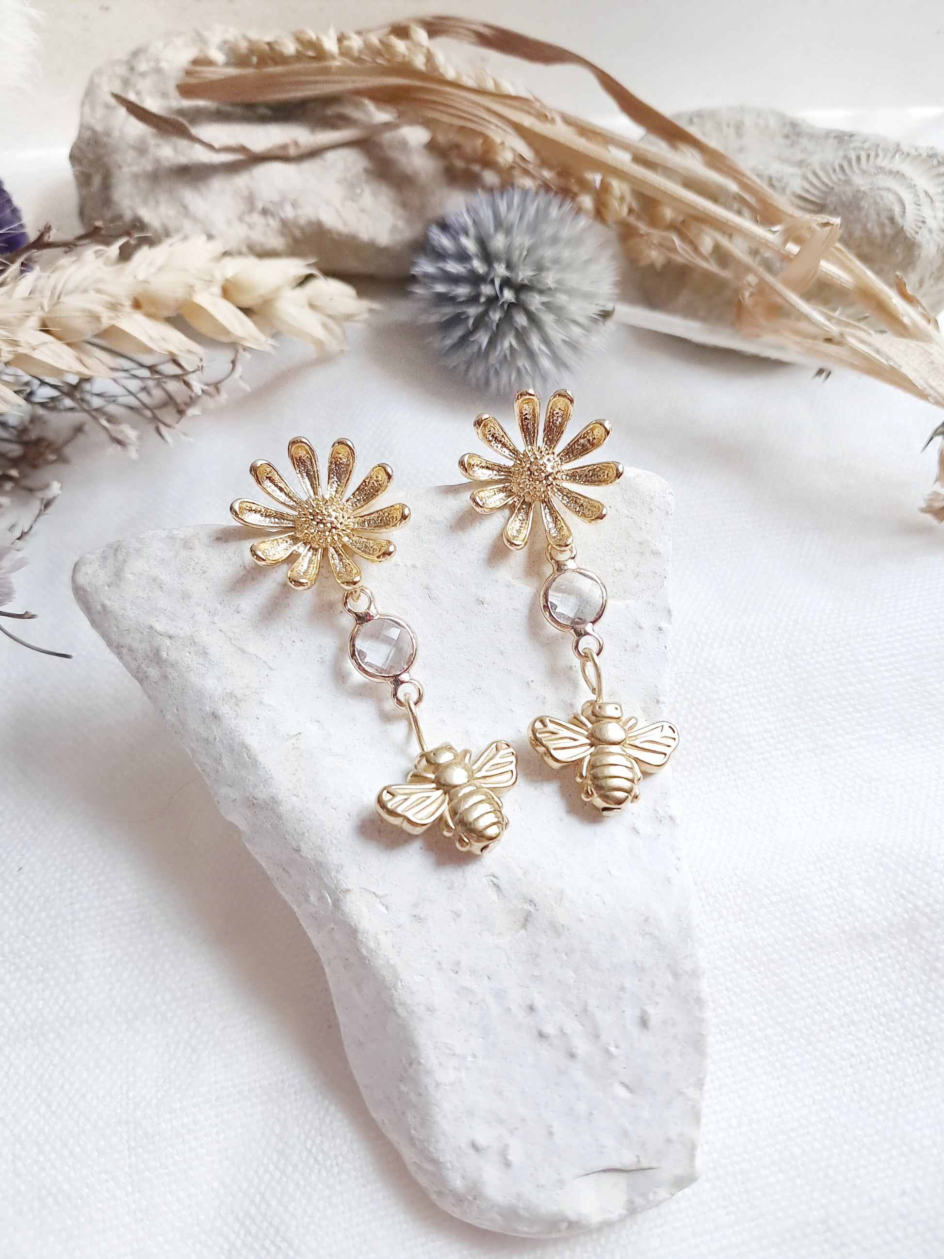 Boucles d'oreilles pendantes fleurs et abeilles
