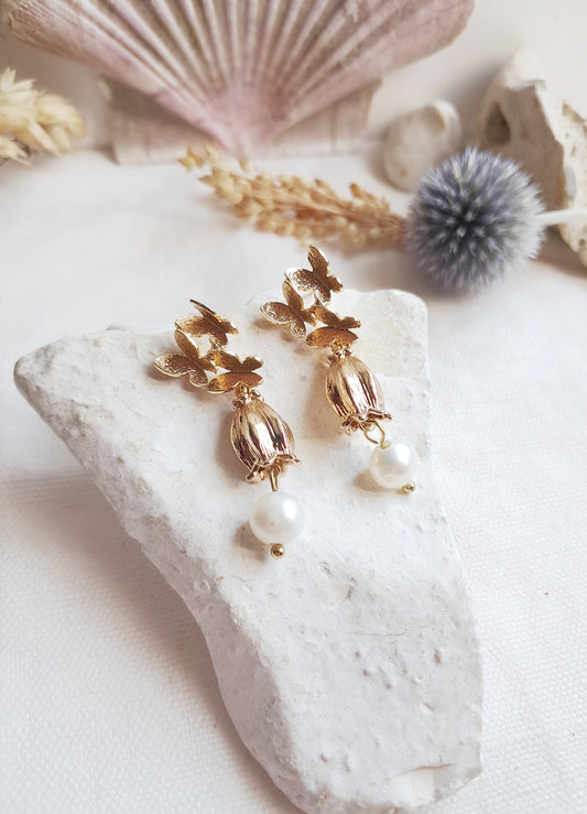 Boucles d'oreilles pendantes papillons et fleur 