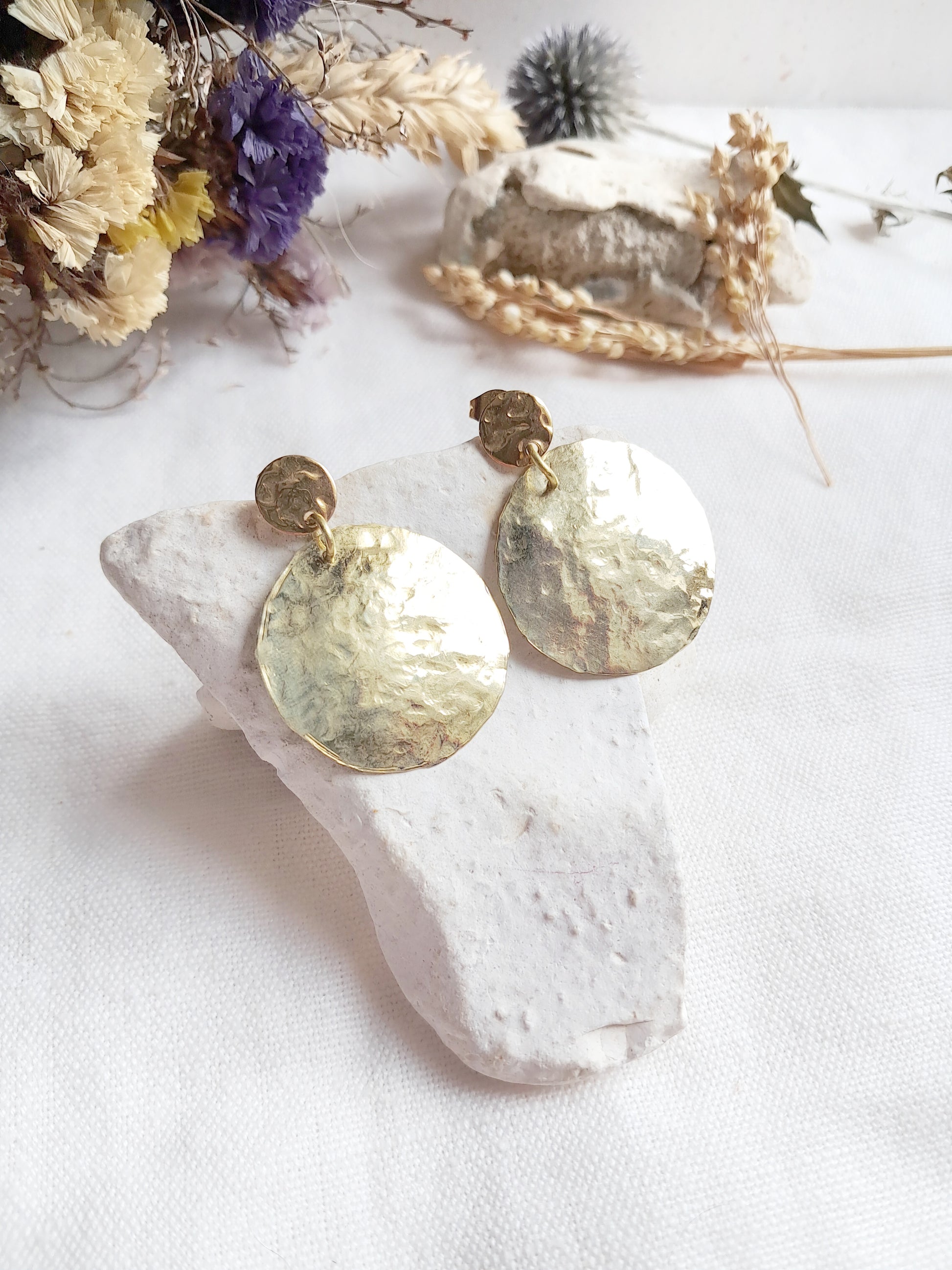 Boucles d'oreilles tendances disques texturés