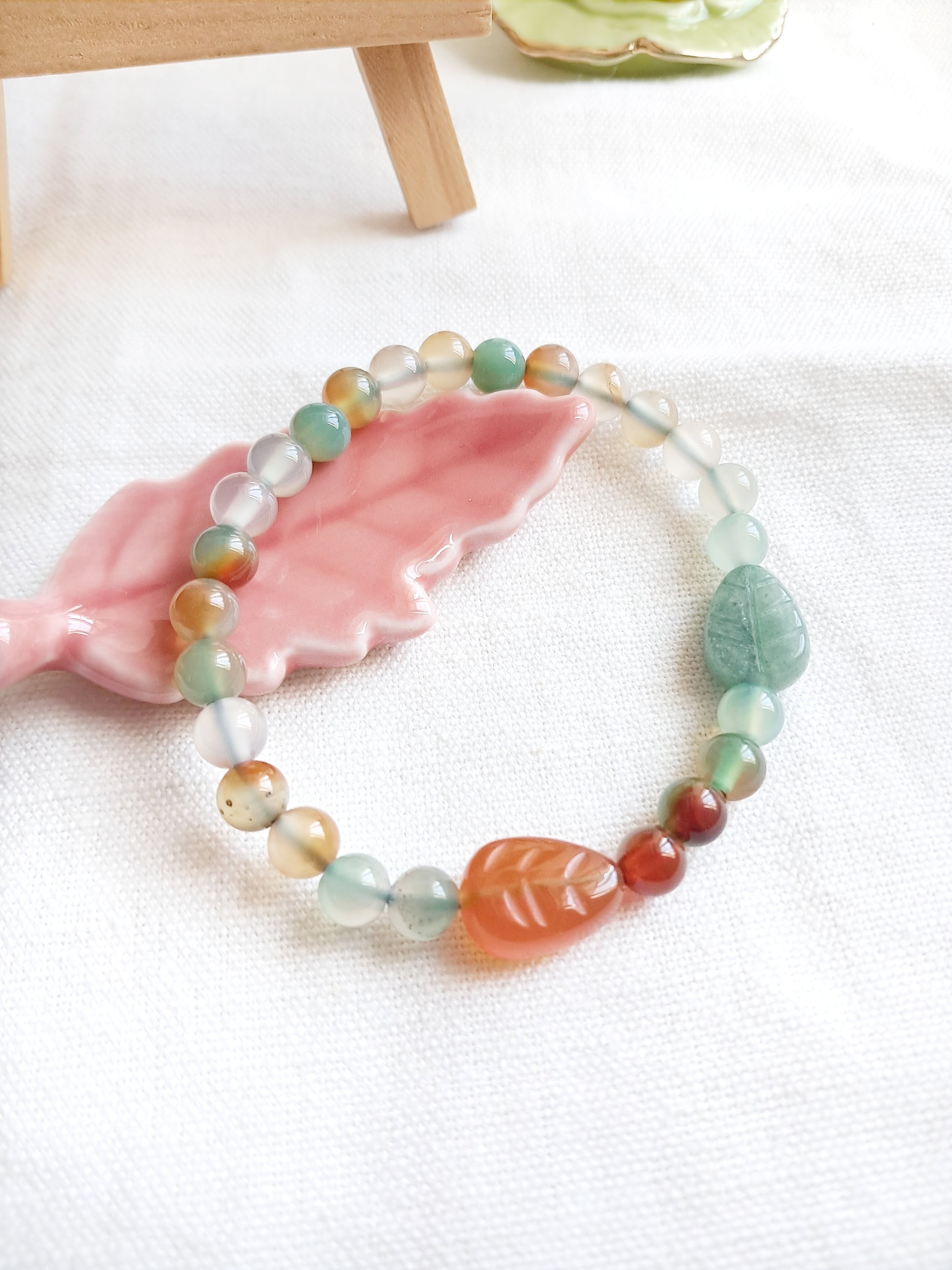 Bracelet feuilles Danpung (단풍) en agate et aventurine
