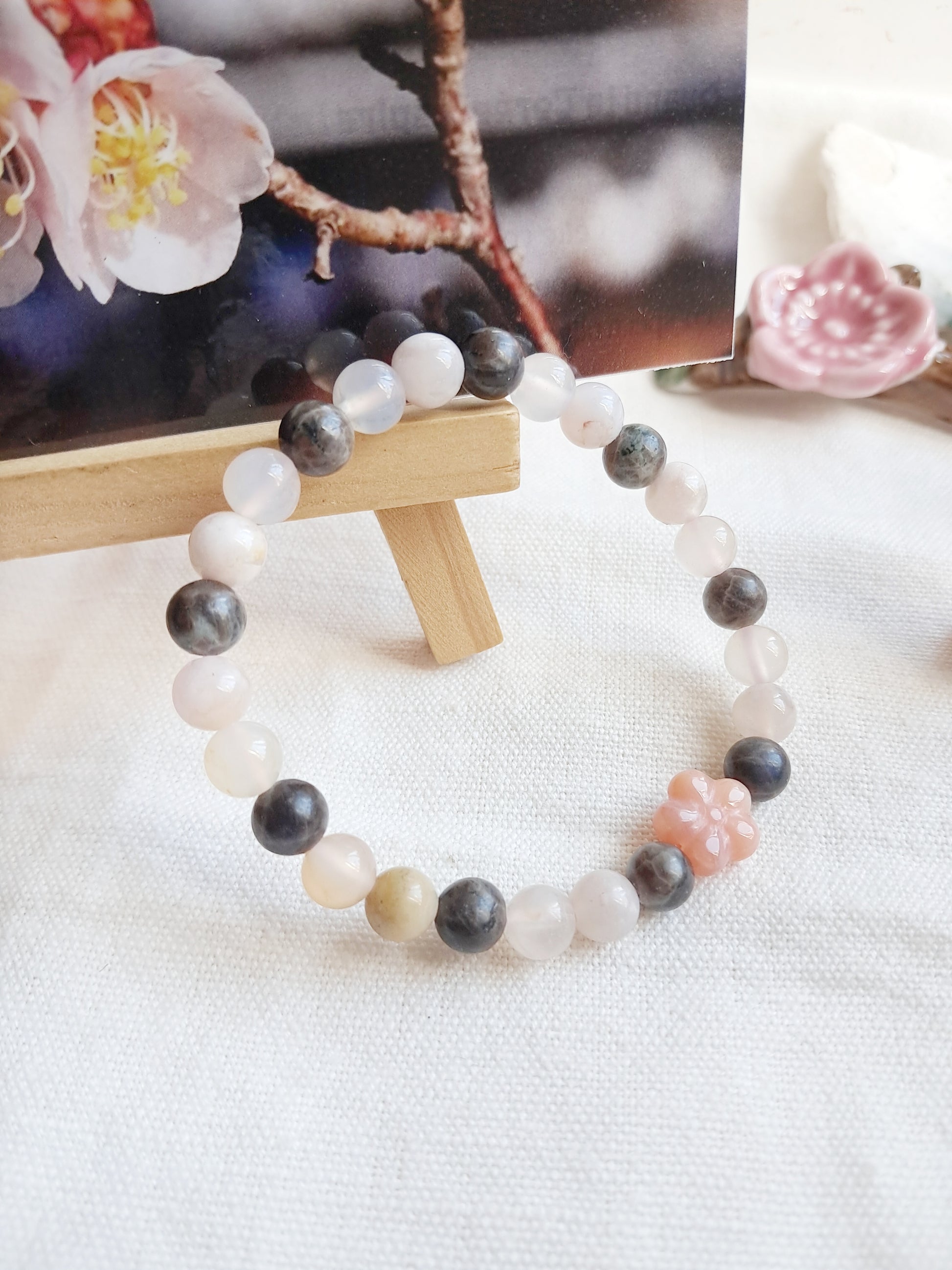 Bracelet les fleurs de cerisier (벚꽃) en spectrolite et agate