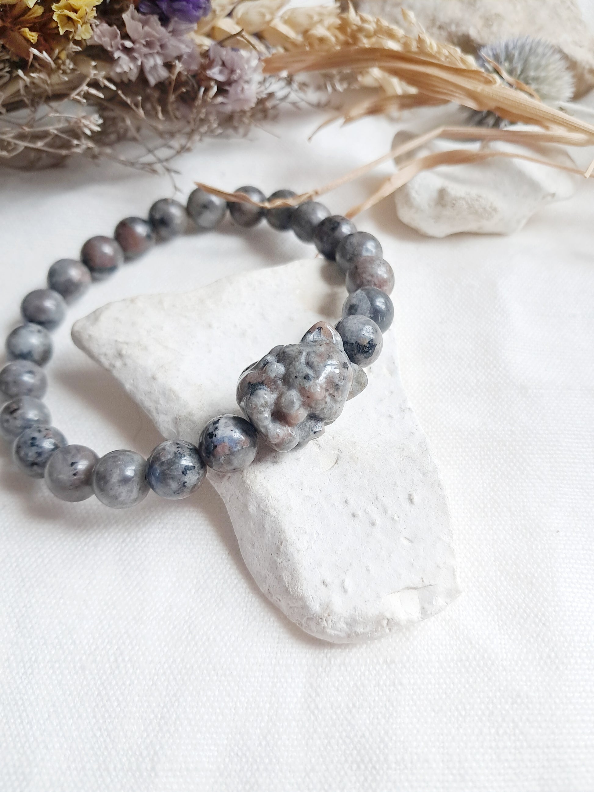 Bracelet renard à neuf queues en yooperlite