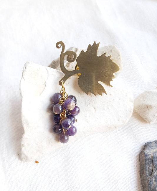 Broche grappe de raisin en laiton et améthyste