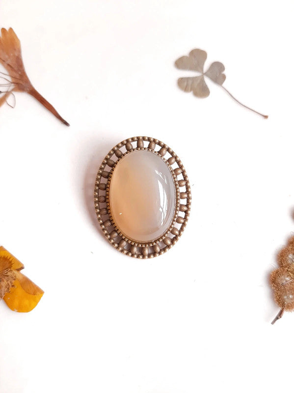 Broche ovale en agate jaune