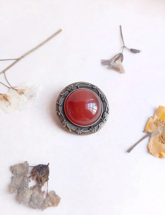 Broche à motifs de fleurs de cerisier en agate rouge