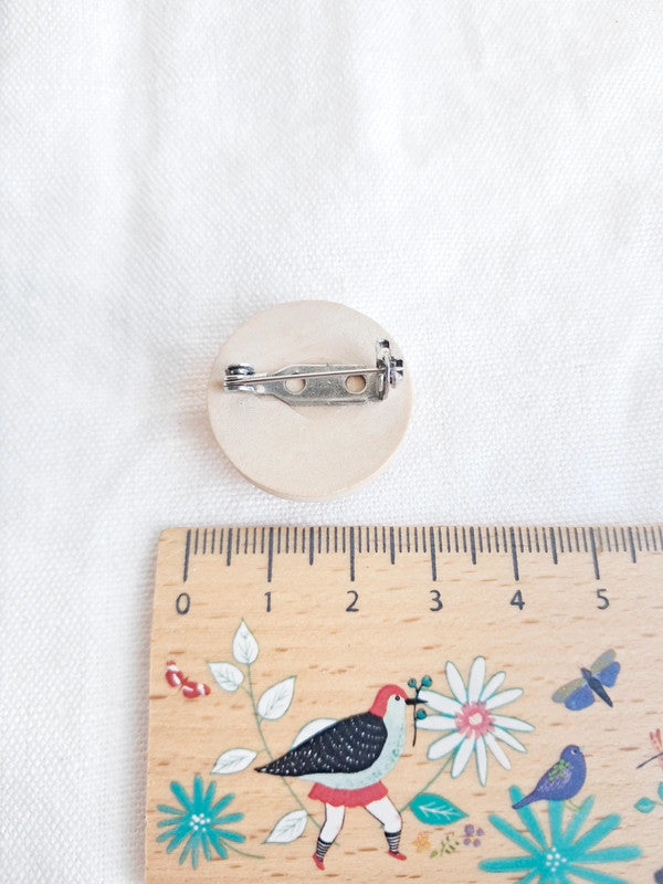 Broche motifs japonais en bois et verre