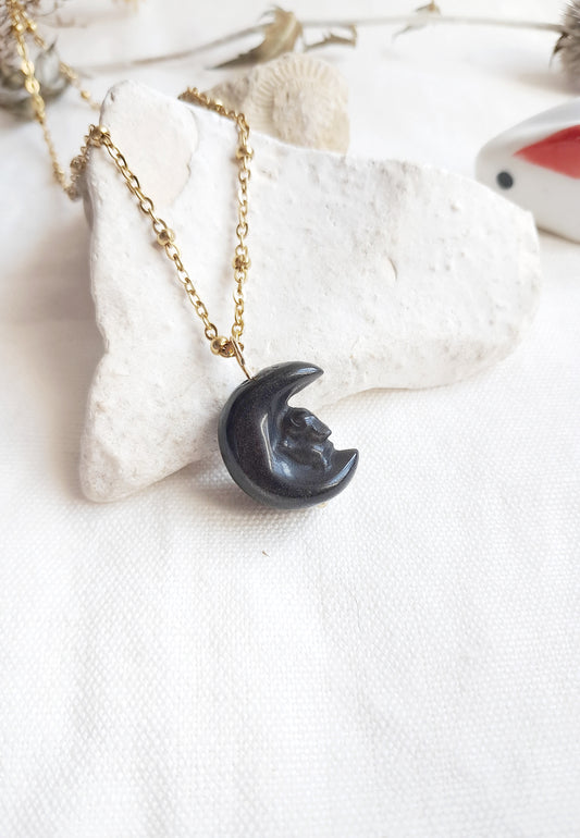 Collier lapin dans la lune en obsidienne argentée