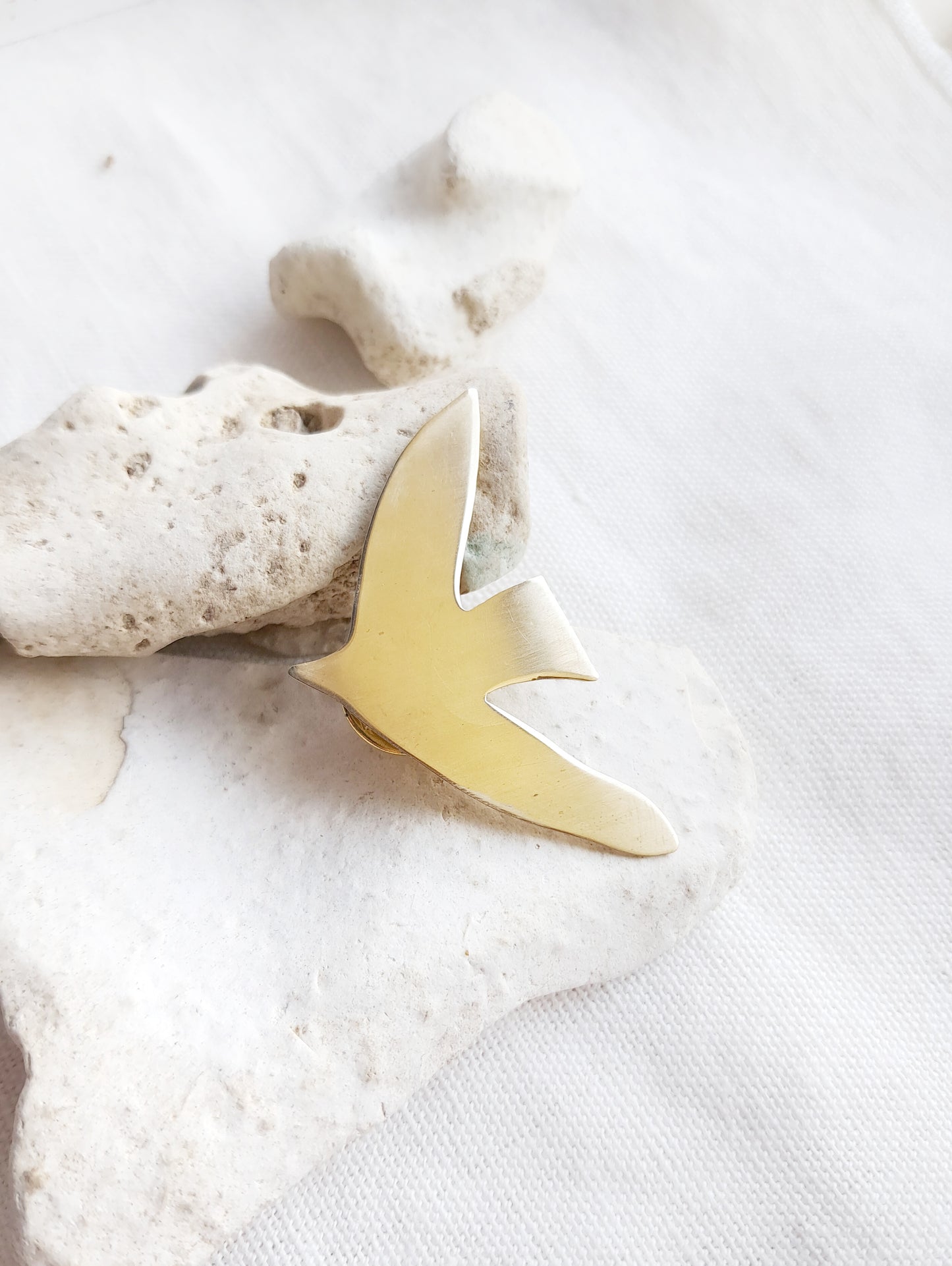 Pin's oiseau en laiton brut 