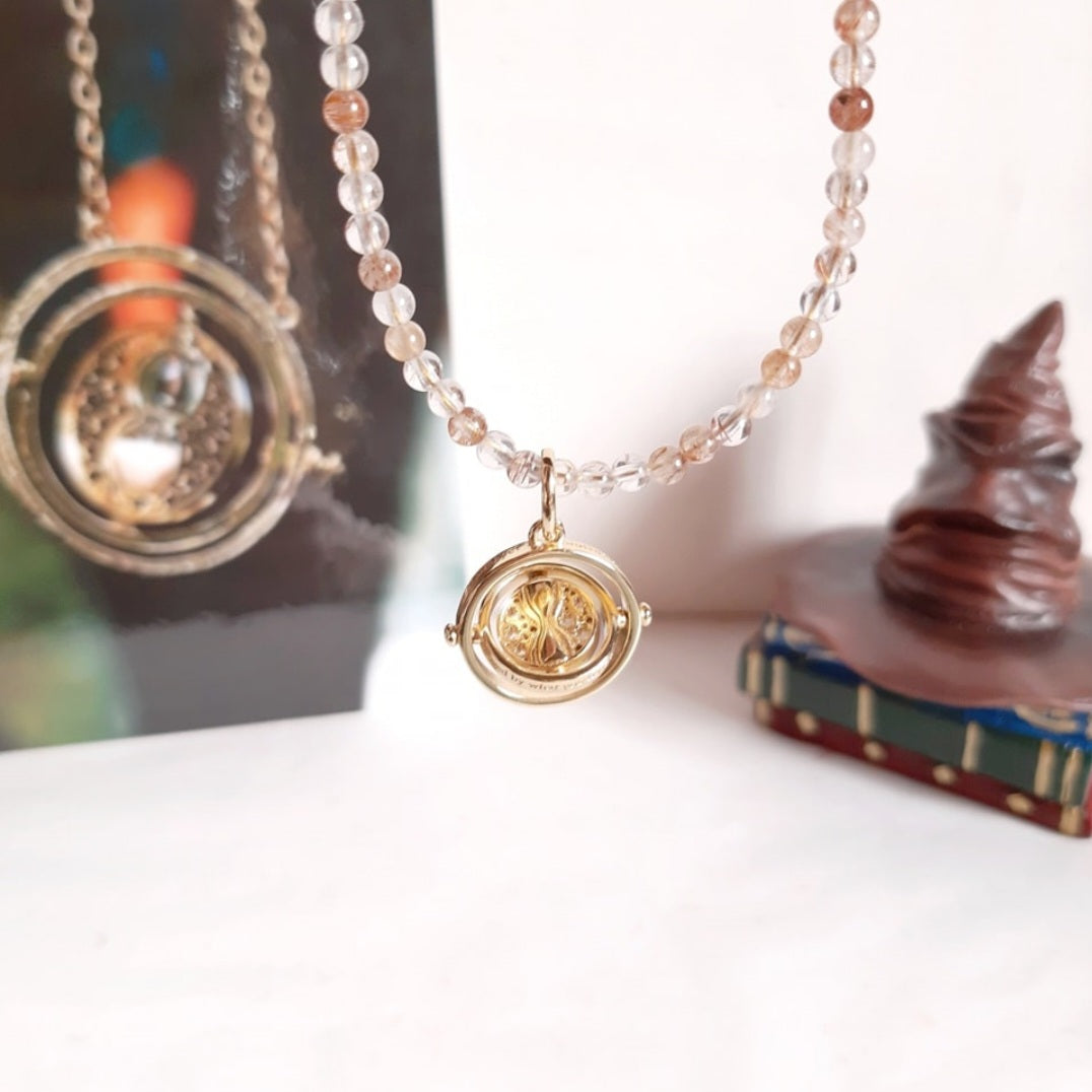 Collier le retourneur de temps