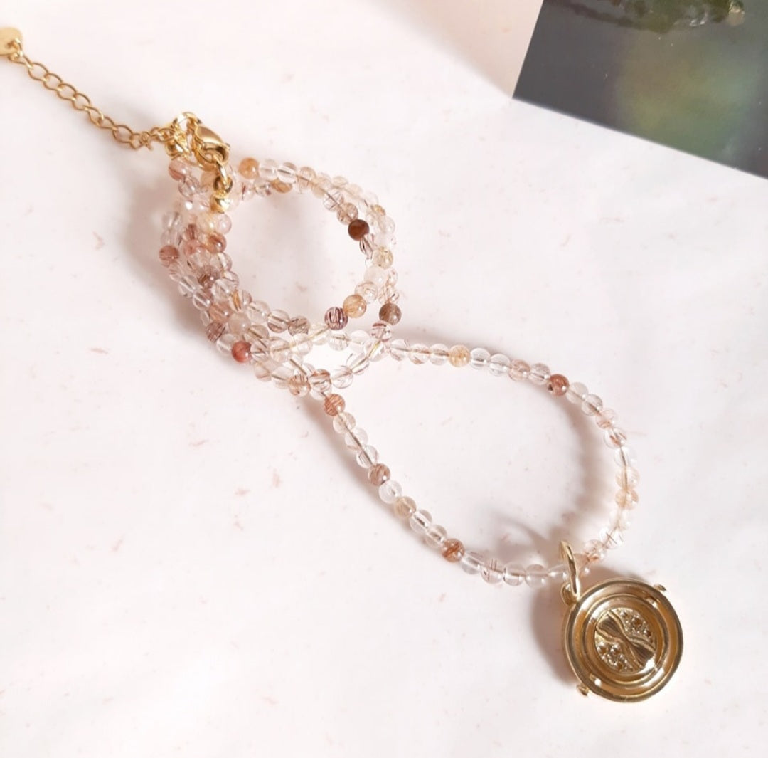 Collier le retourneur de temps