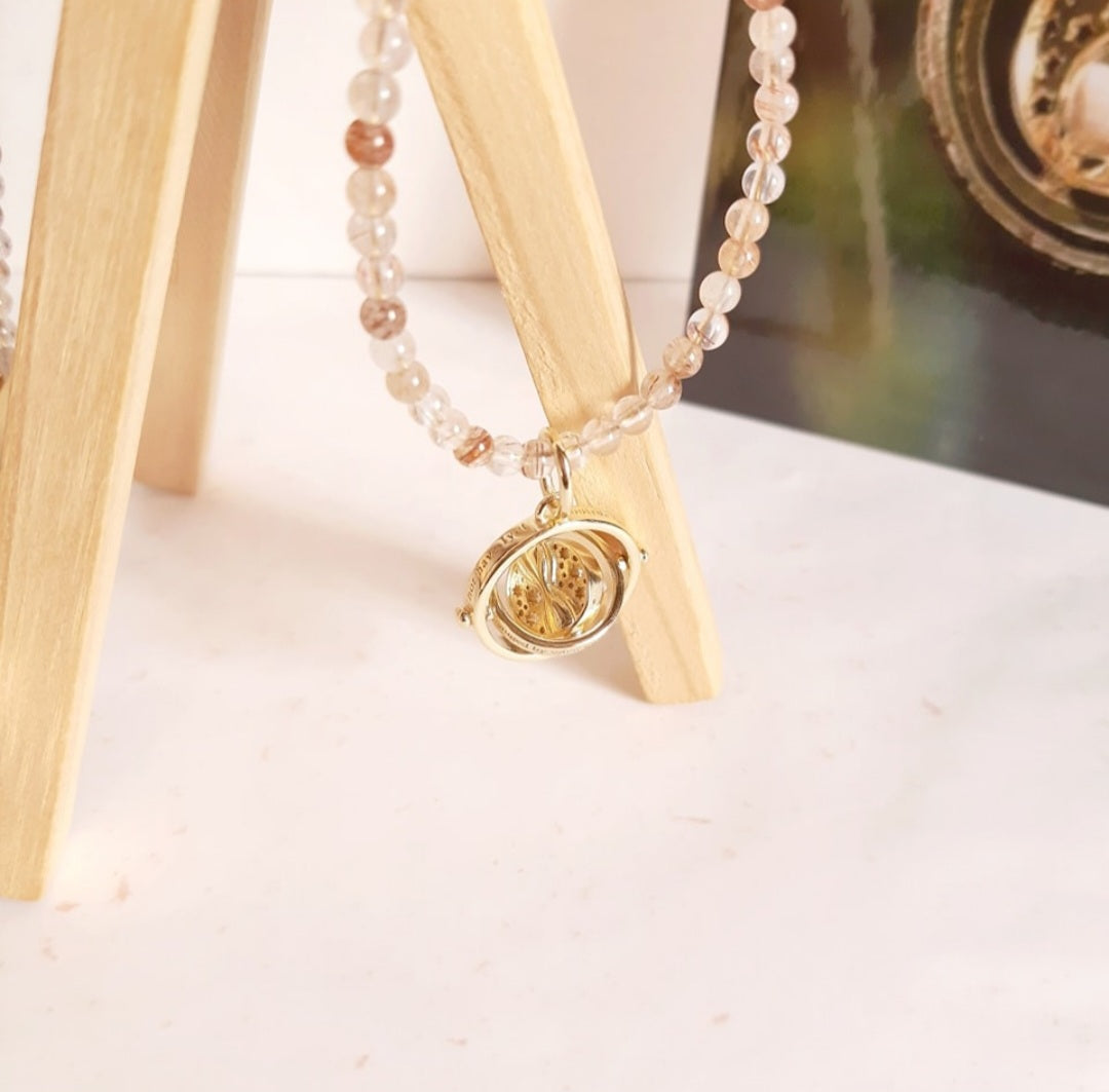 Collier le retourneur de temps