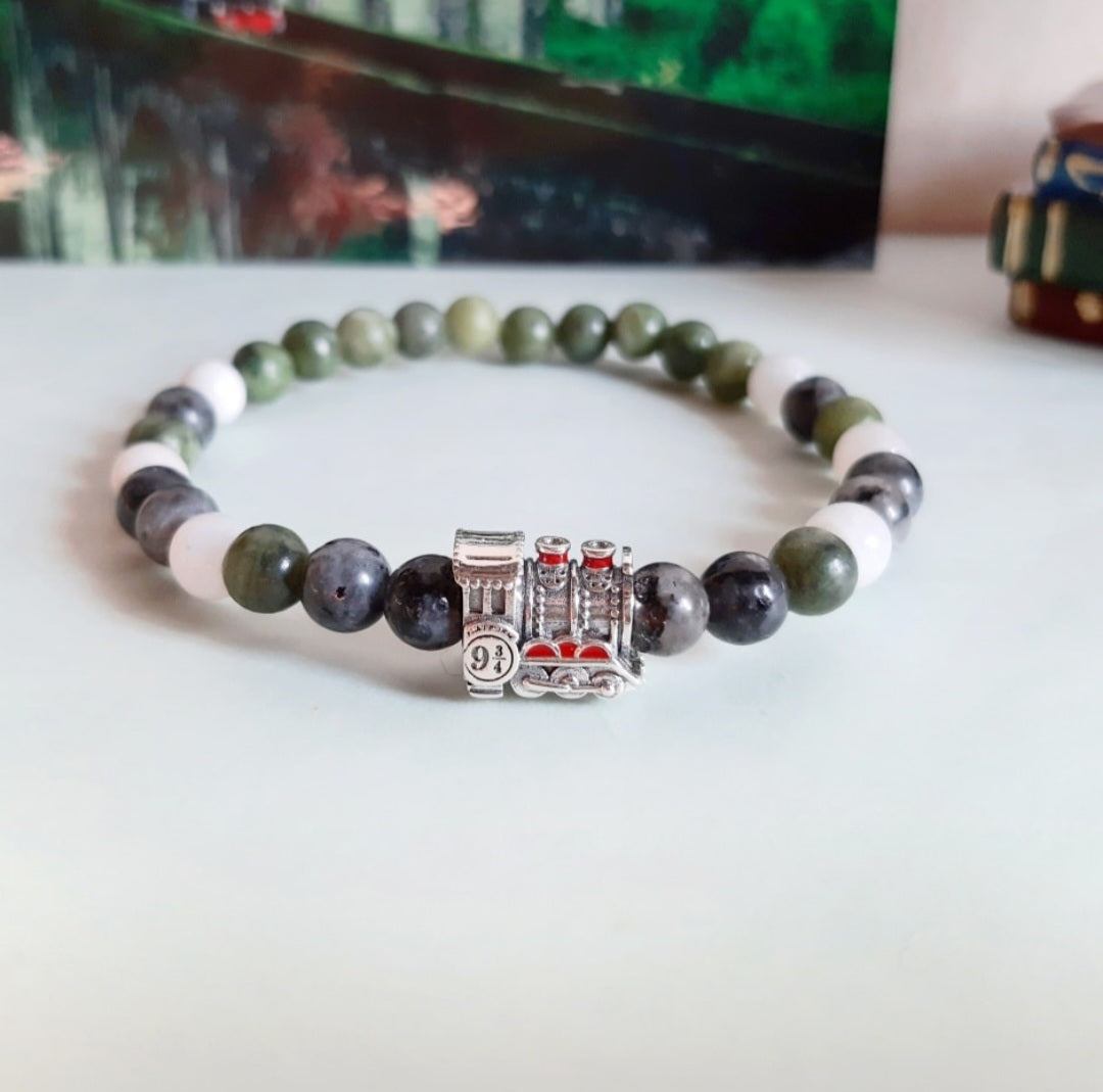 Bracelet the landscapes of the Hogwarts Express with its charm