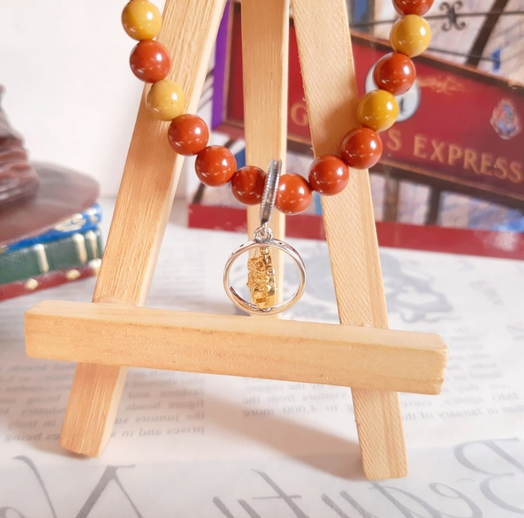 9 ¾ bracelet with its charm