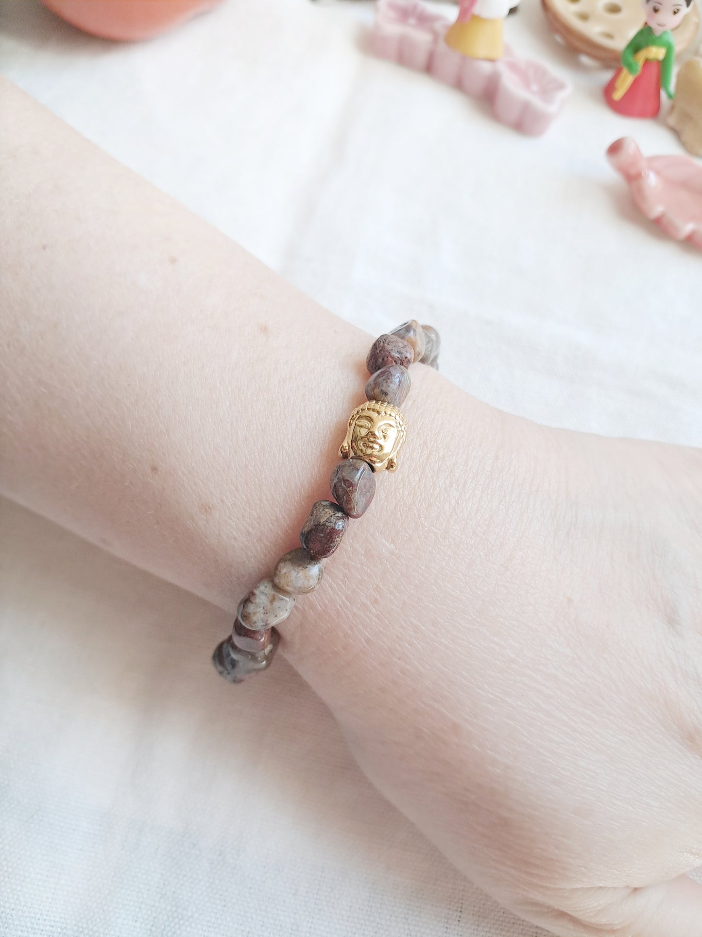 Bracelet Bodhisattva méditant avec une perle en acier inoxydable doré