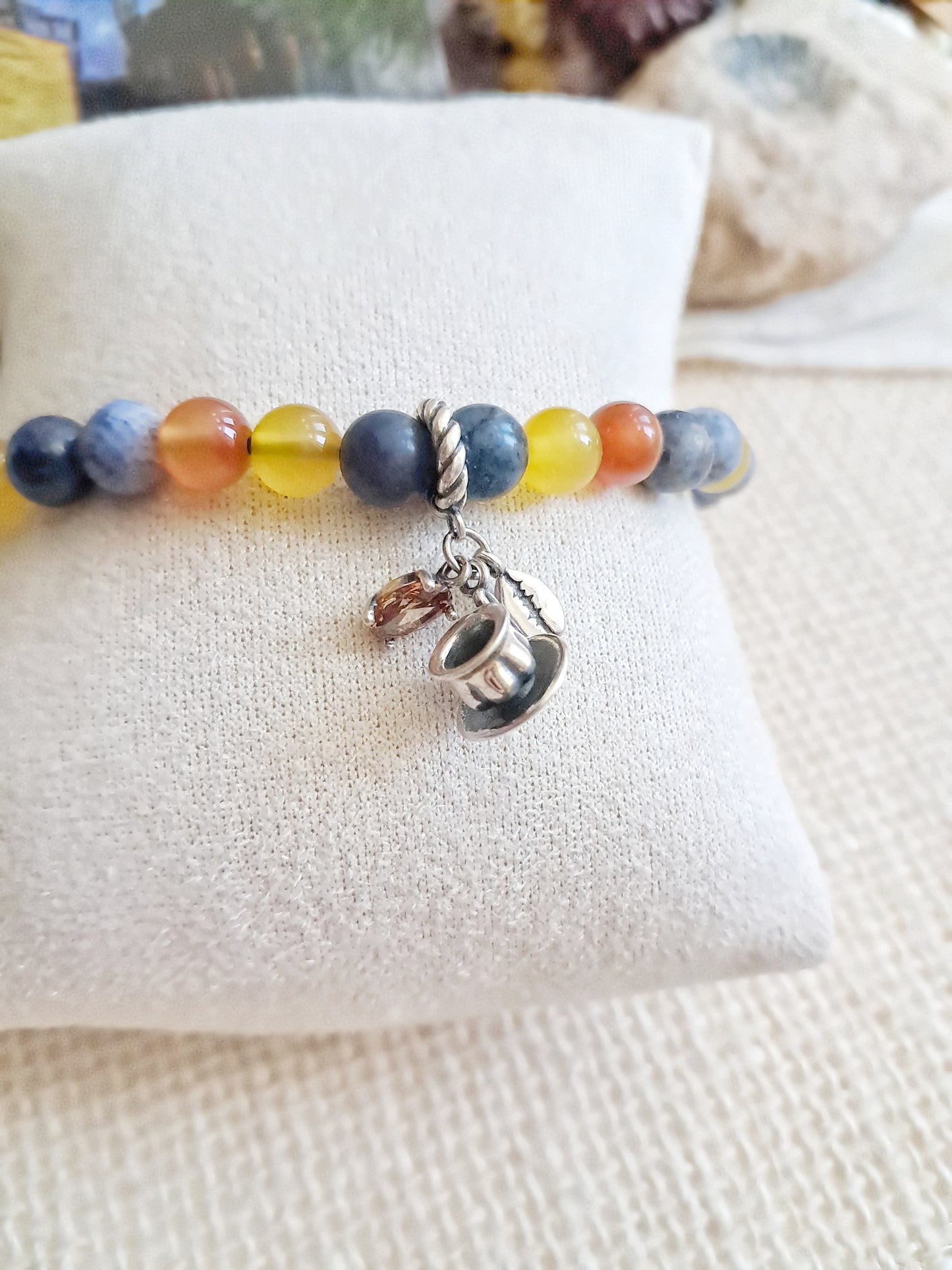 Bracelet breloque inspiré de "Terrasse du café le soir" de Vincent Van Gogh