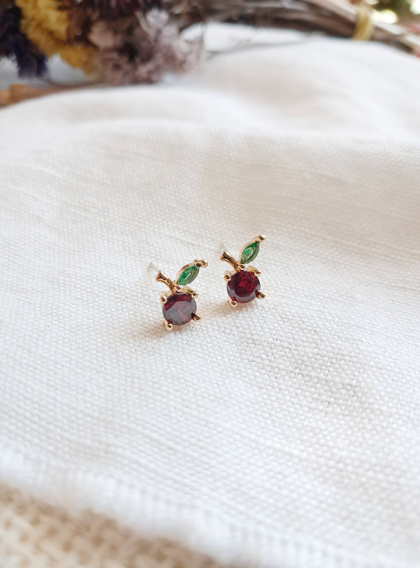 Boucles d'oreilles clous cerises hypoallergéniques