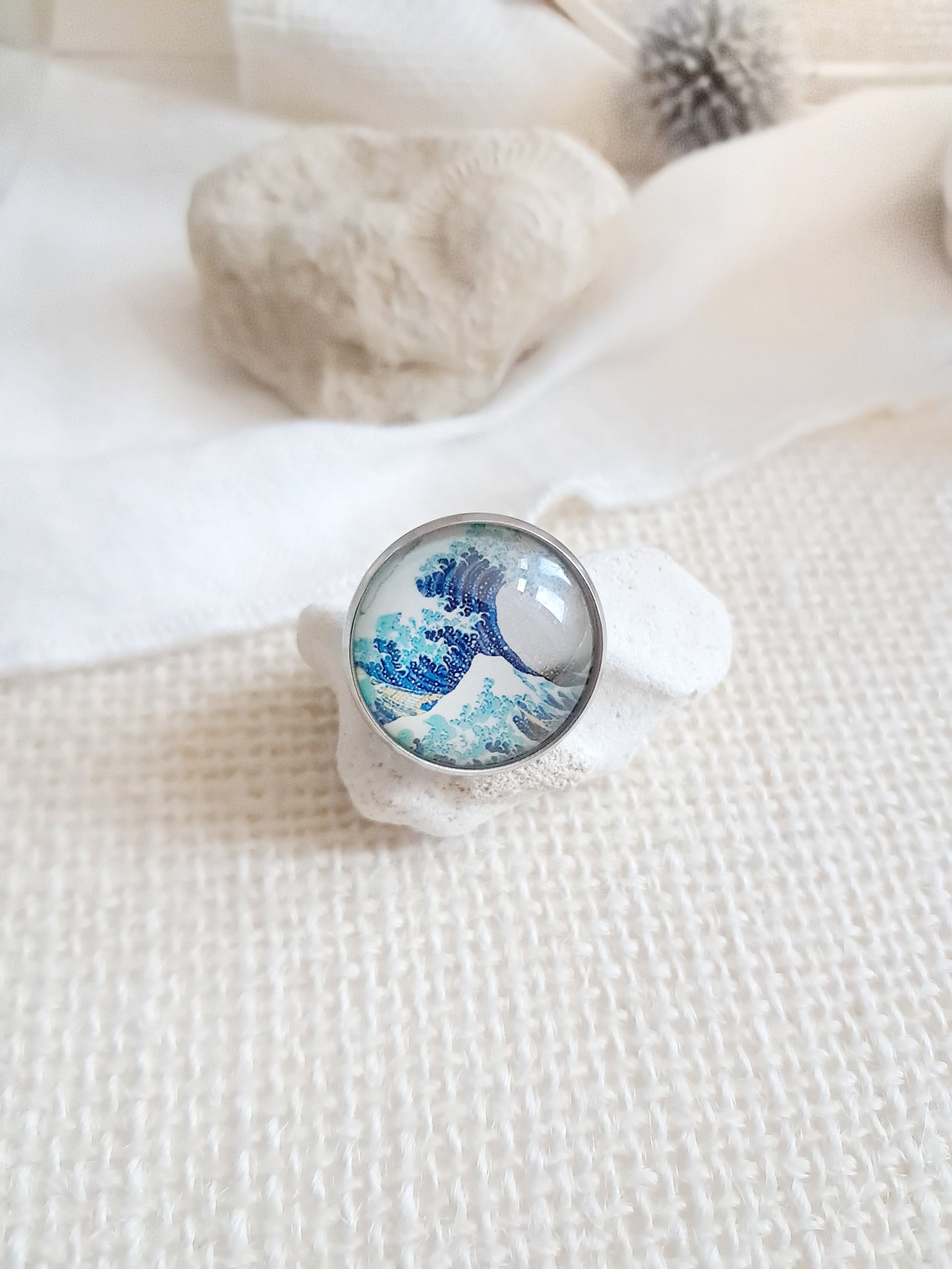 Pin's "La grande vague de Kanagawa" par Hokusai - exposition Nantes 2025