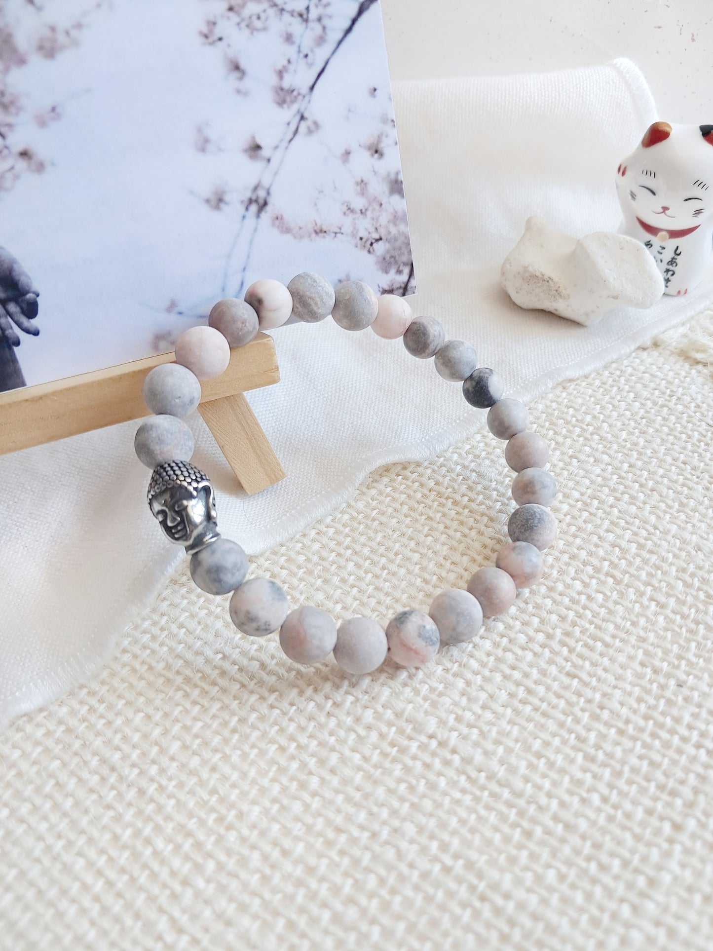 Bracelet inspiré du Bouddha Ushiku Daibutsu en Zebra Jasper