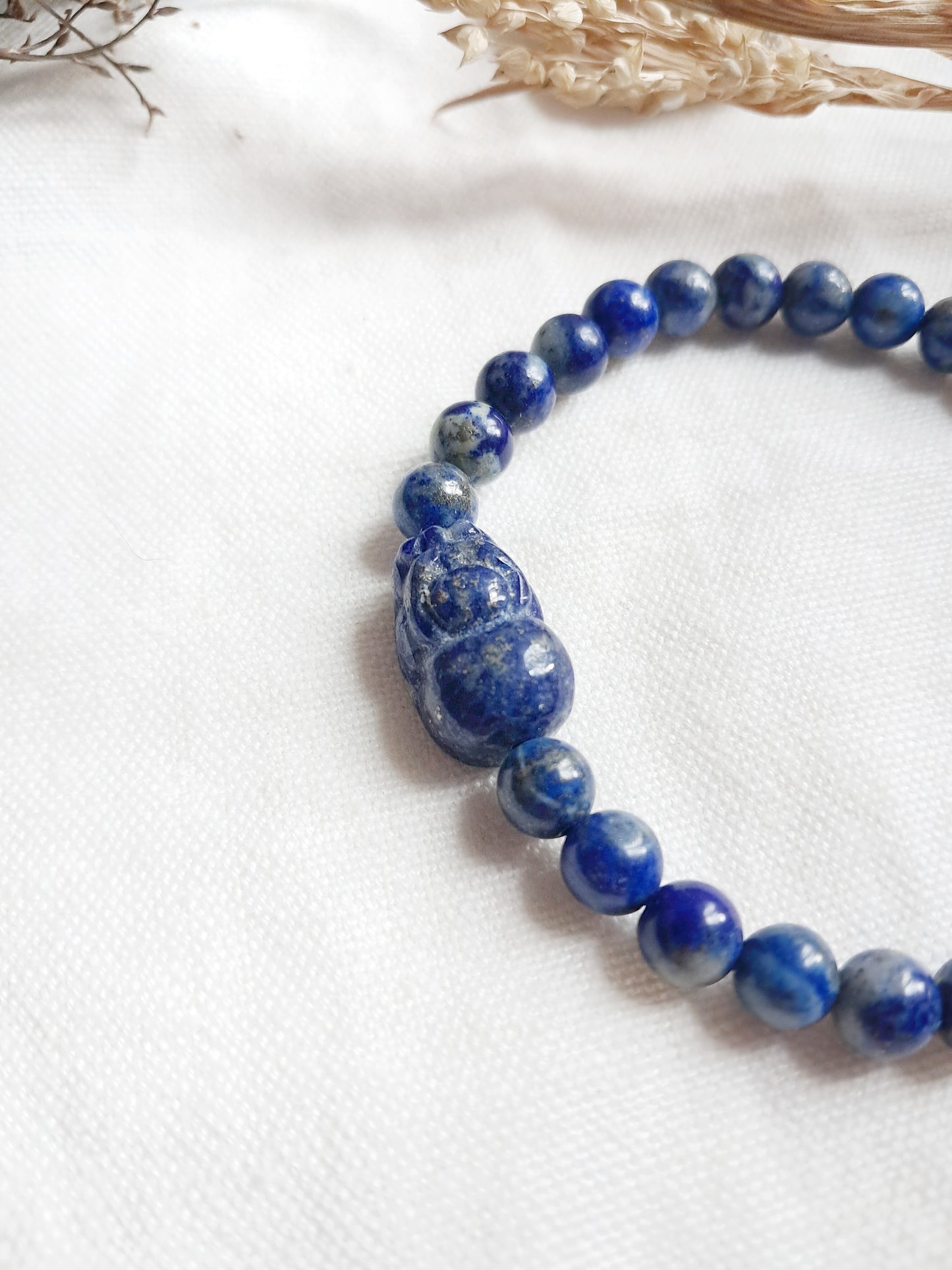 Bracelet perle sculptée pixiu en lapis-lazuli