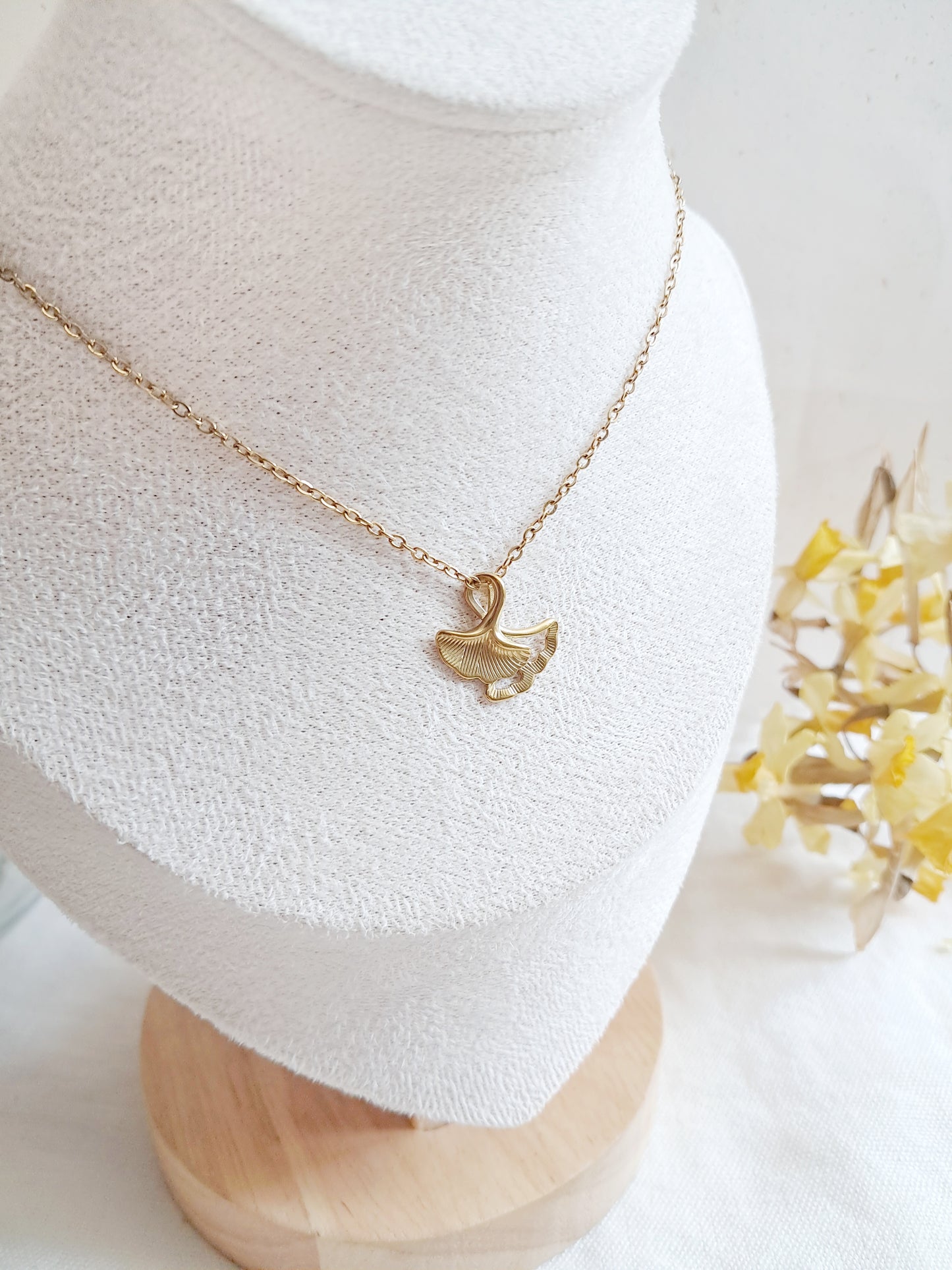 Collier pendentif feuilles de ginkgo