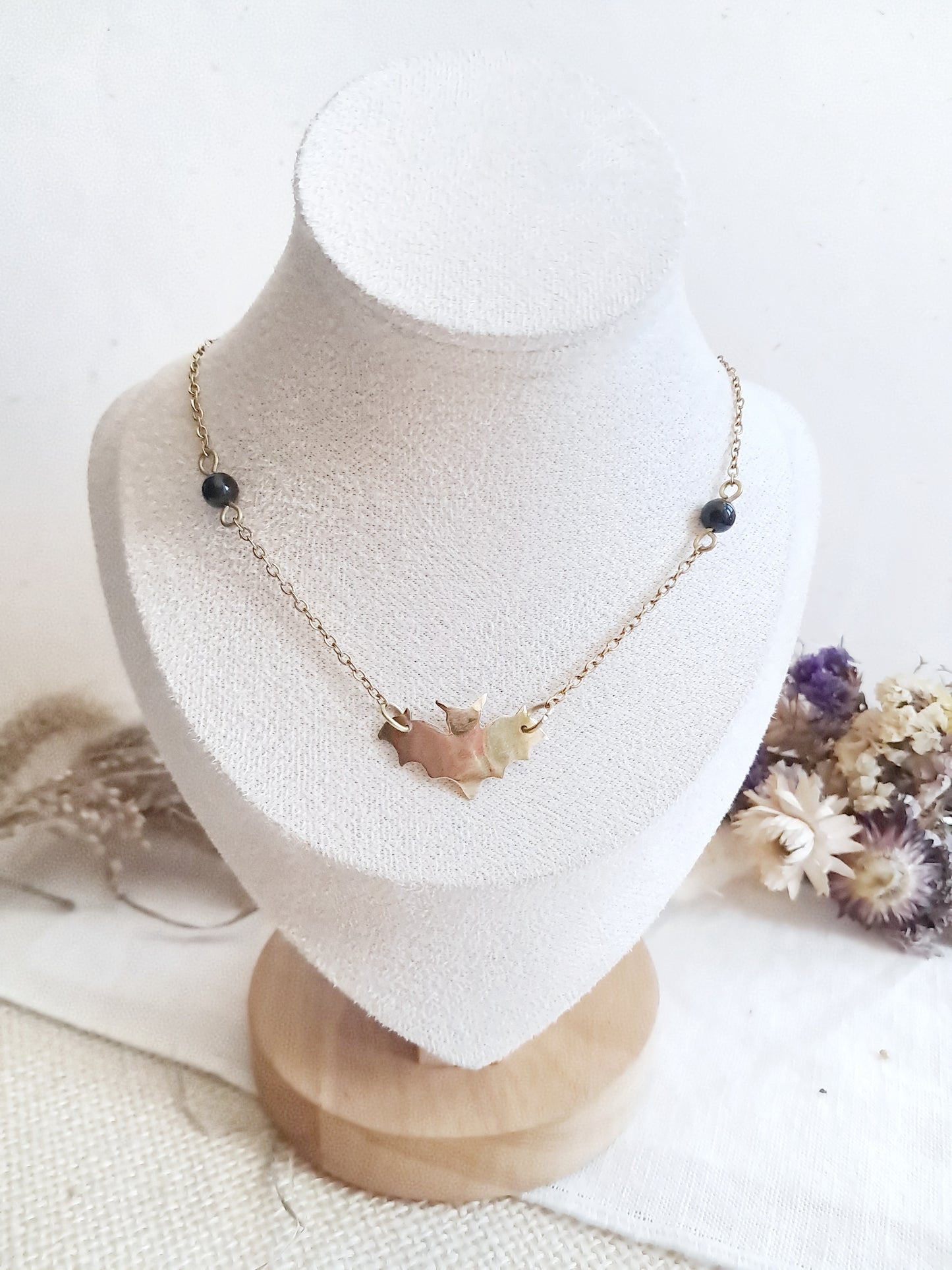 Collier chauve souris en laiton