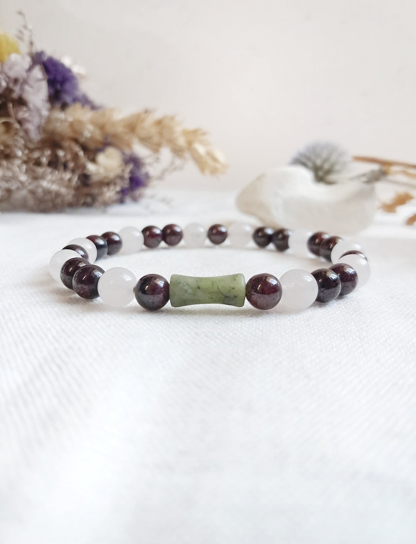 Bracelet Nezuko Kamado avec sa perle centrale bambou en jade