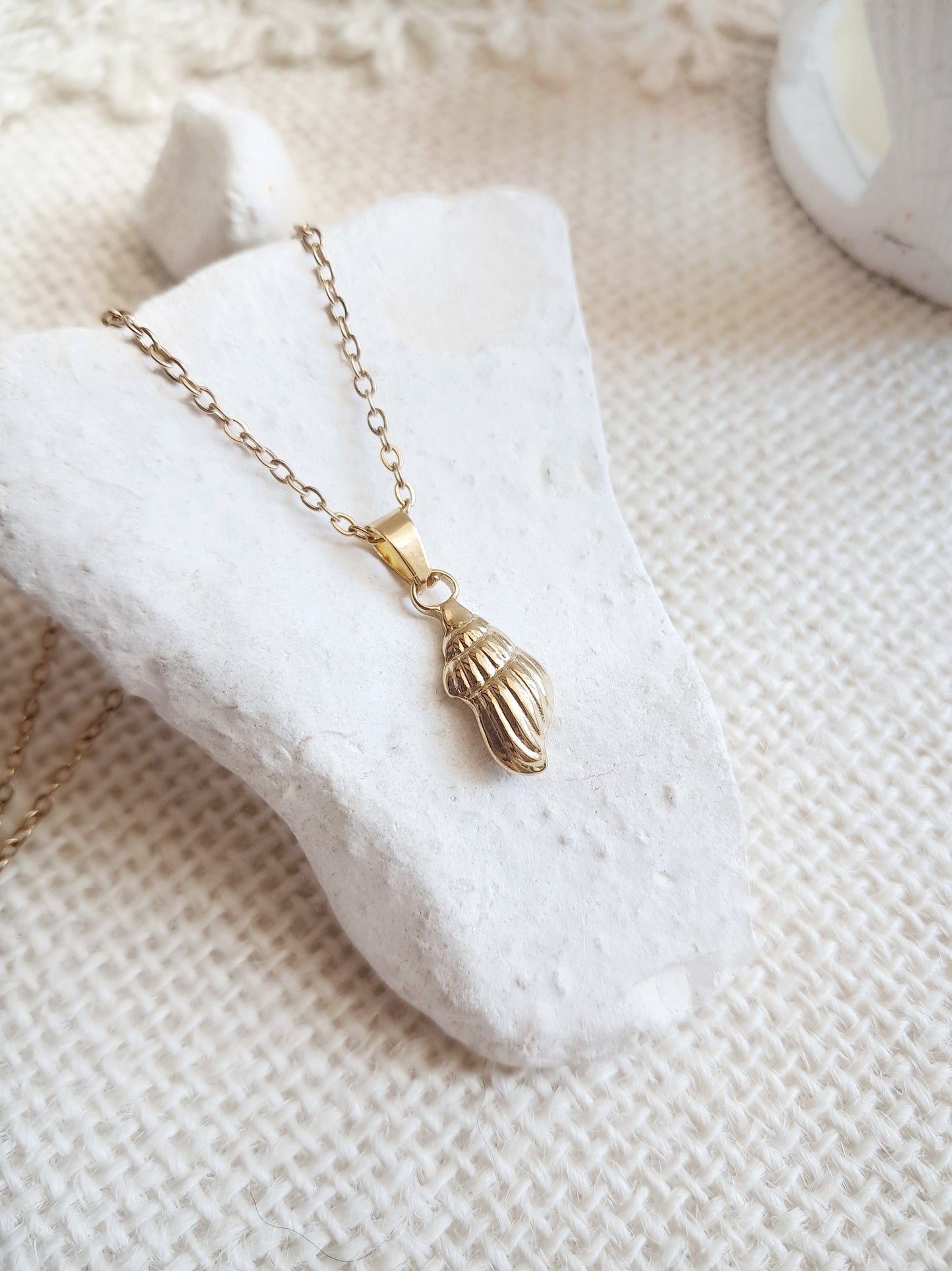 Collier pendentif coquillage en acier inoxydable doré