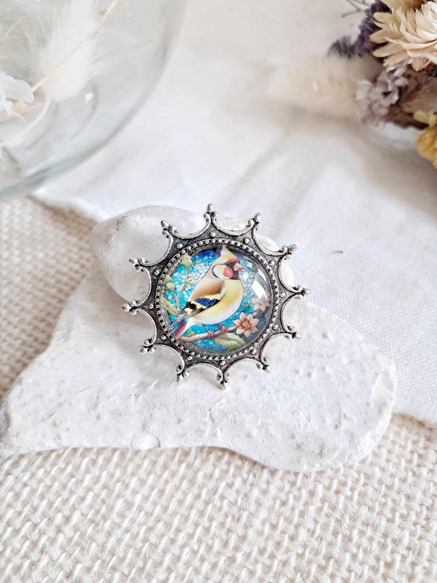 Broche oiseau chardonneret style gothique médiéval