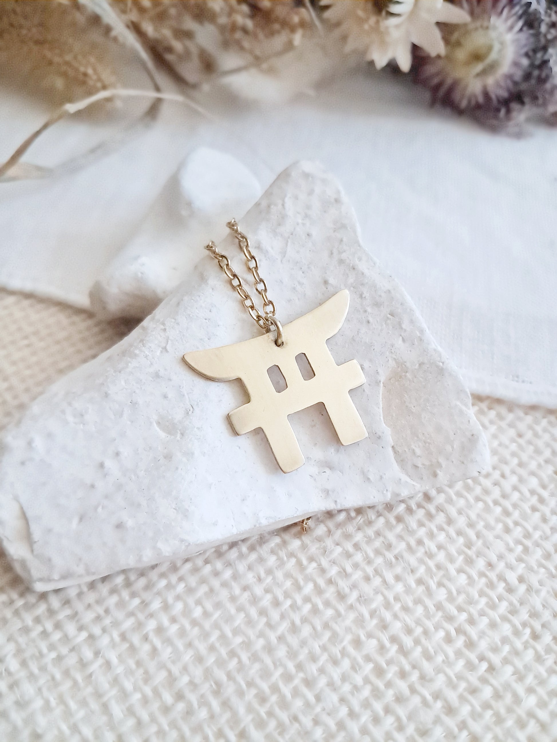 Collier torii en laiton