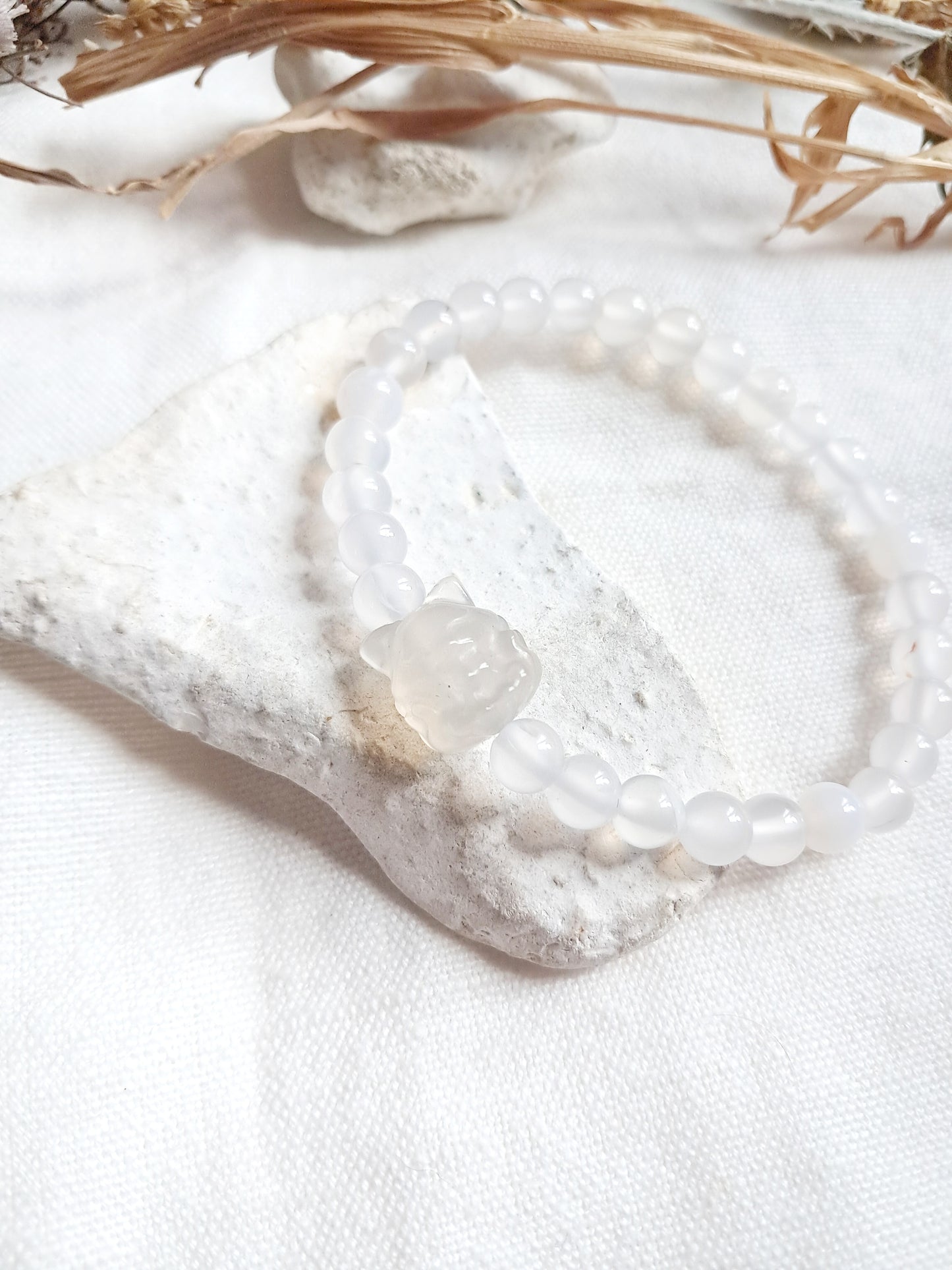 Bracelet renard à neuf queues en agate blanche