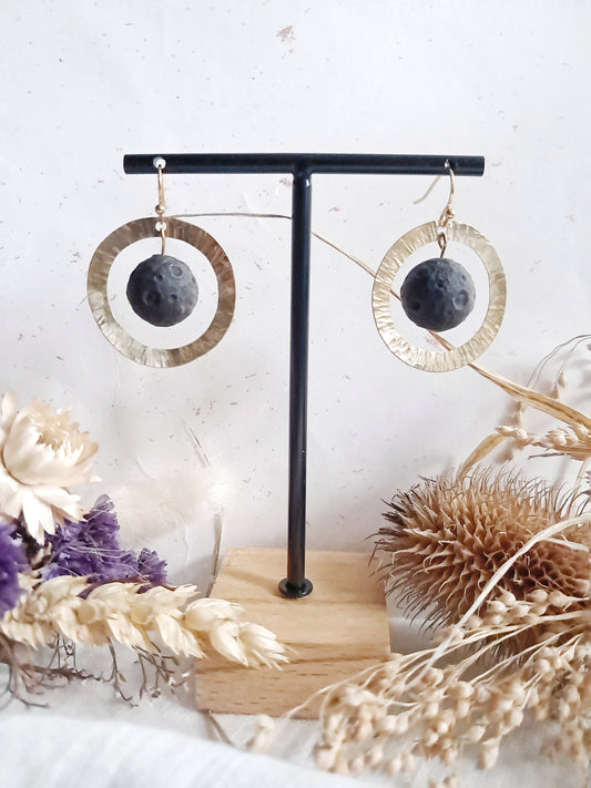 Boucles d'oreilles météorites en obsidienne argentée et laiton
