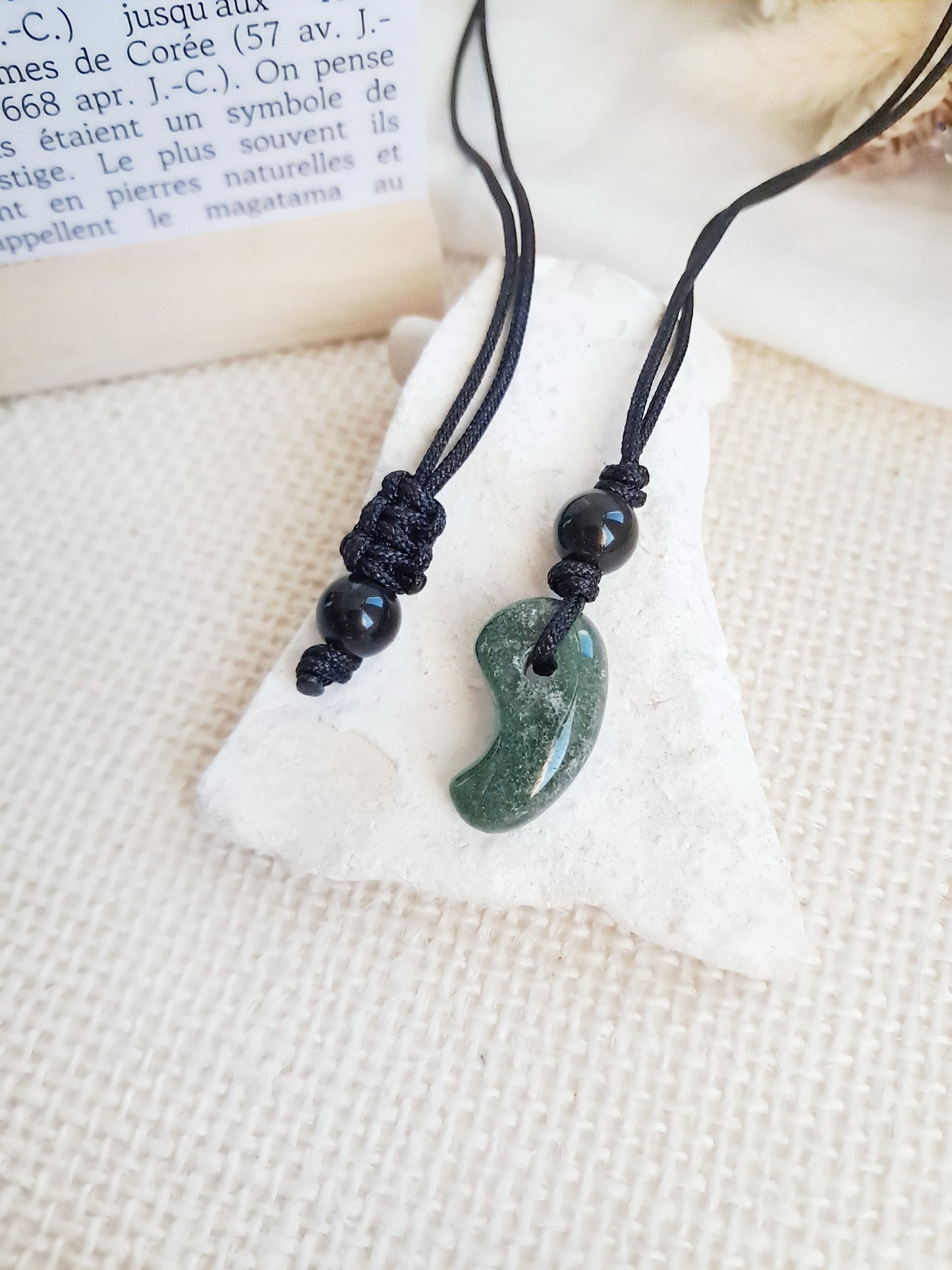 Collier Magatama Gogok en agate indienne