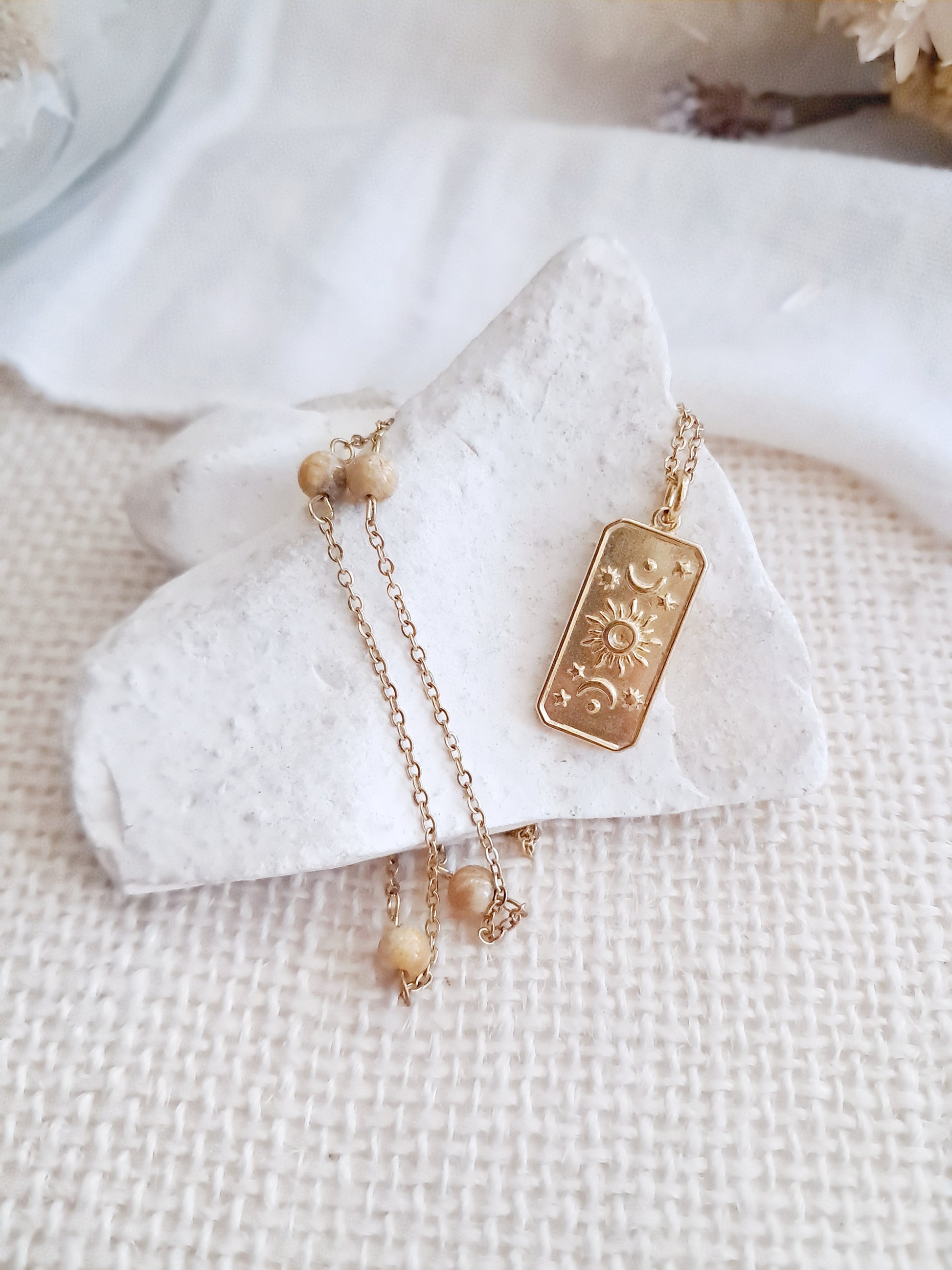 Collier plaque soleil et lune en acier inoxydable doré