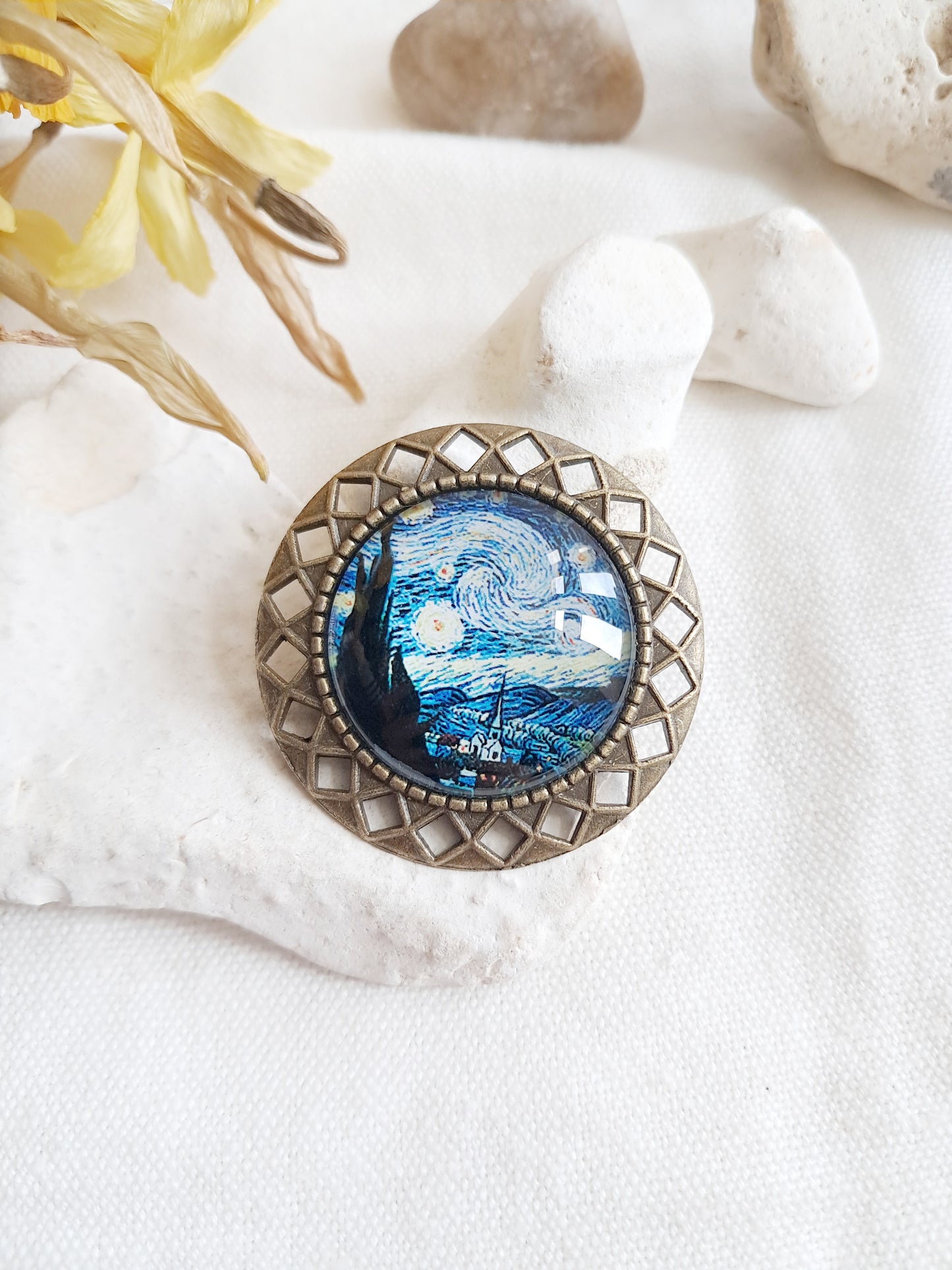 Broche cabochon "La nuit étoilée" de Van Gogh