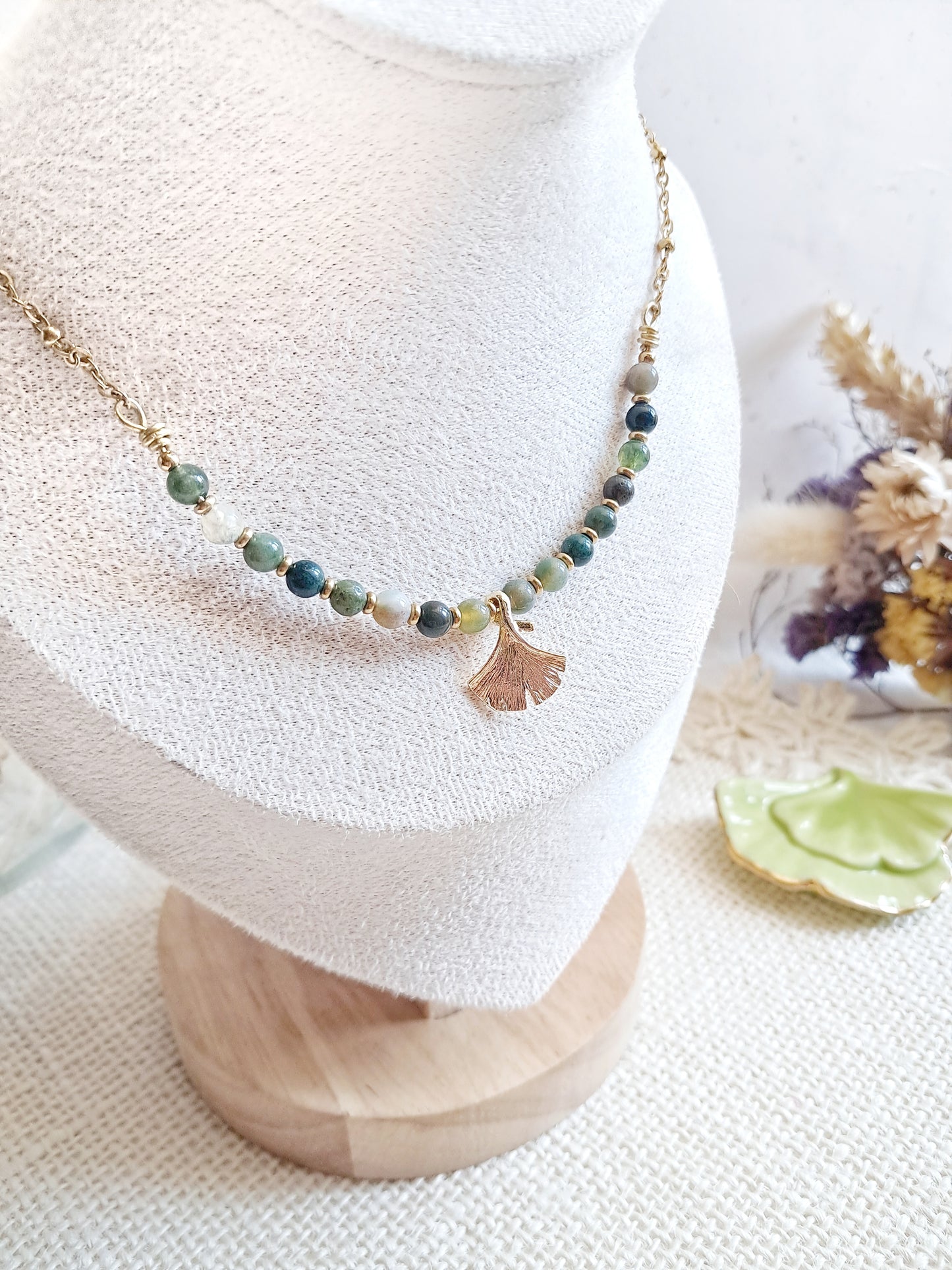 Collier feuille de ginkgo et agate indienne