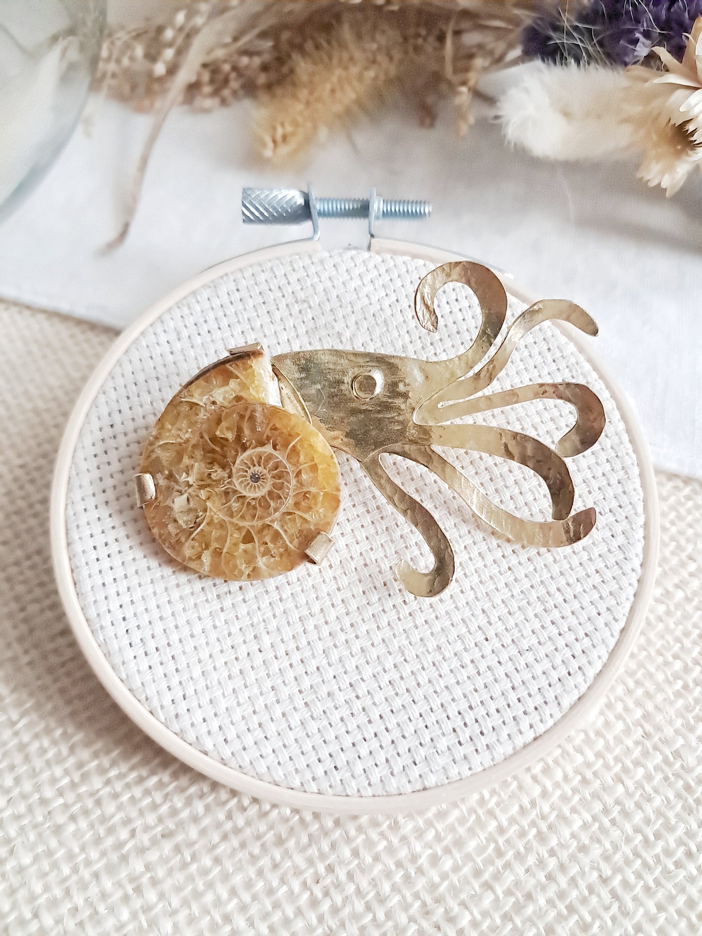 Broche Nautilus en ammonite et laiton