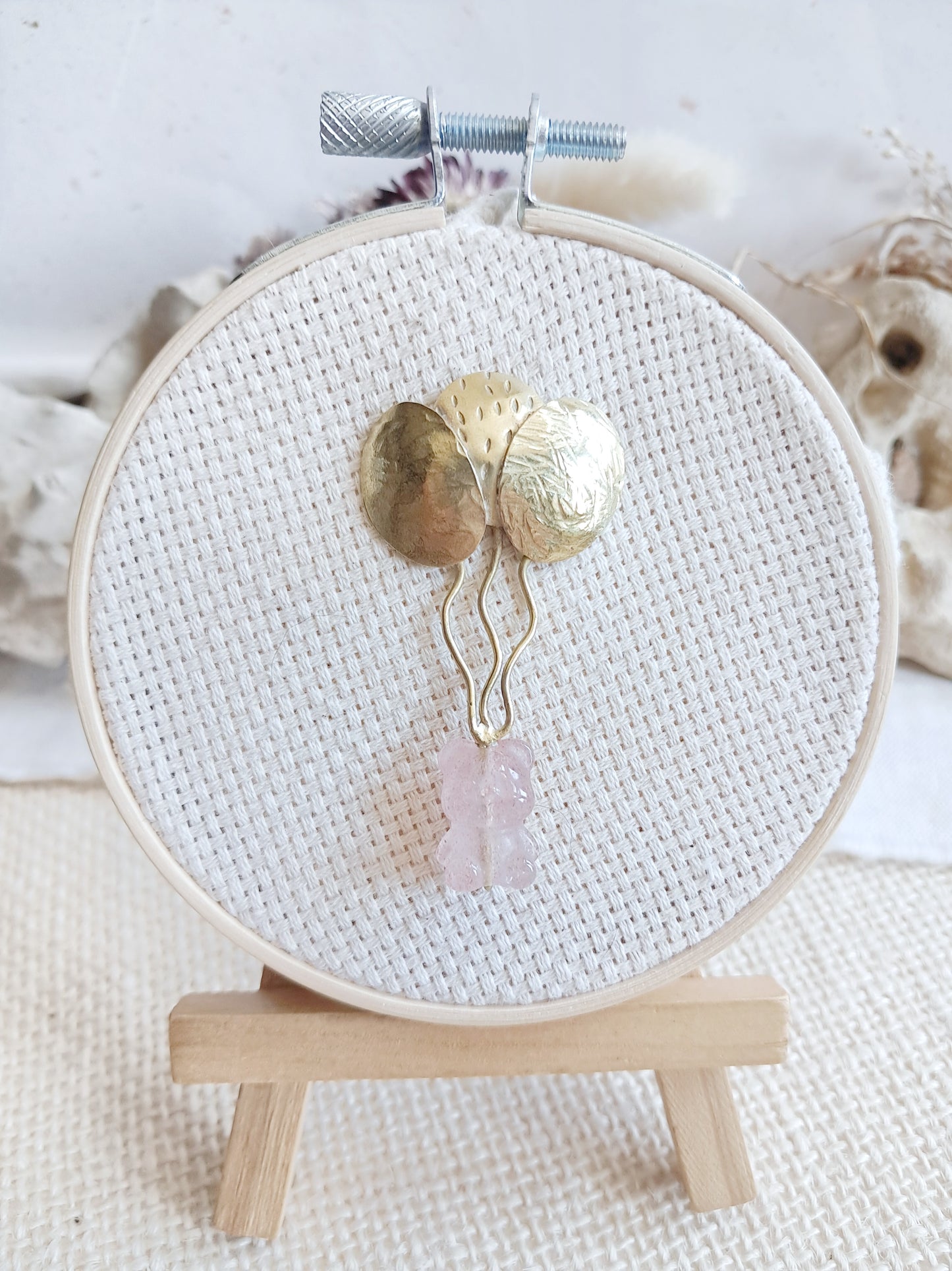 Pin's nounours suspendu à des ballons en quartz fraise