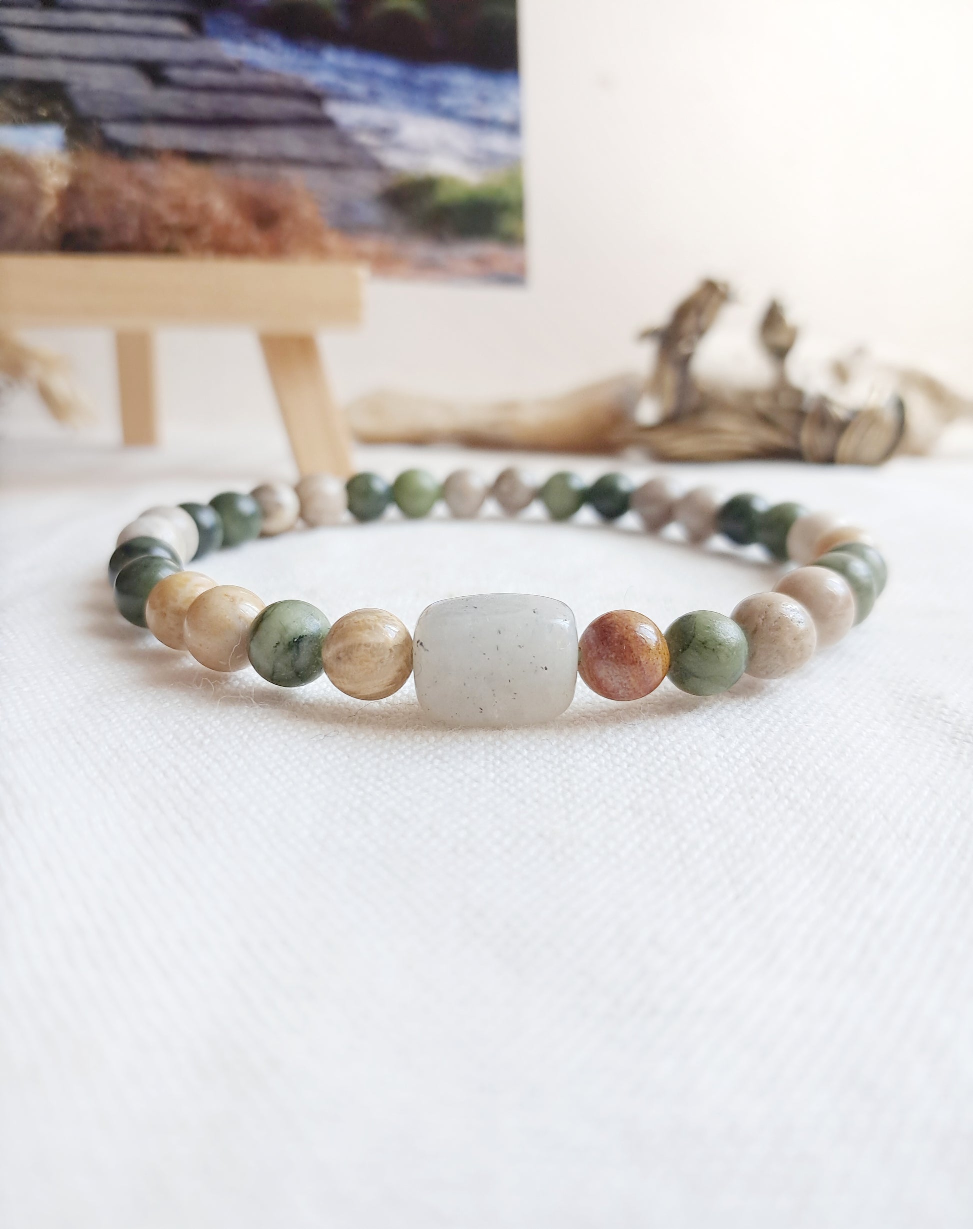 Bracelet "Paysage automnal de Corée" en labradorite, jade vert et fossile de corail 