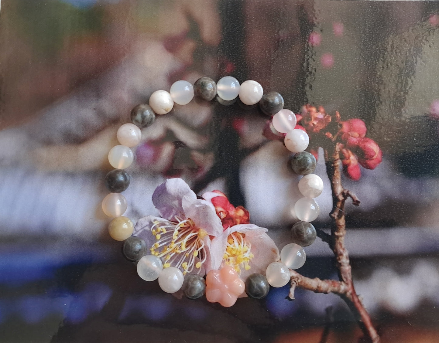 Bracelet les fleurs de cerisier (벚꽃) en spectrolite et agate