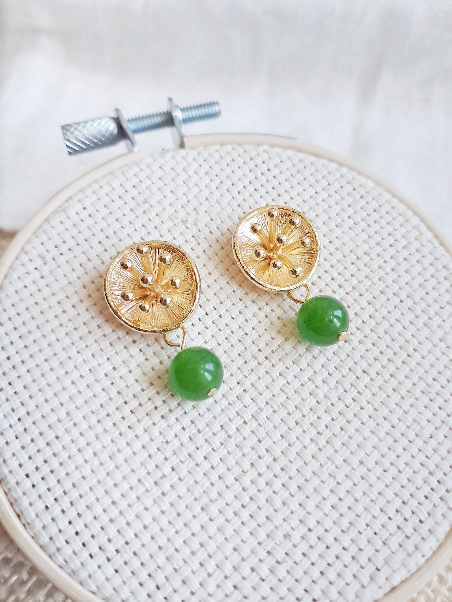 Boucles d'oreilles lotus et perles vertes